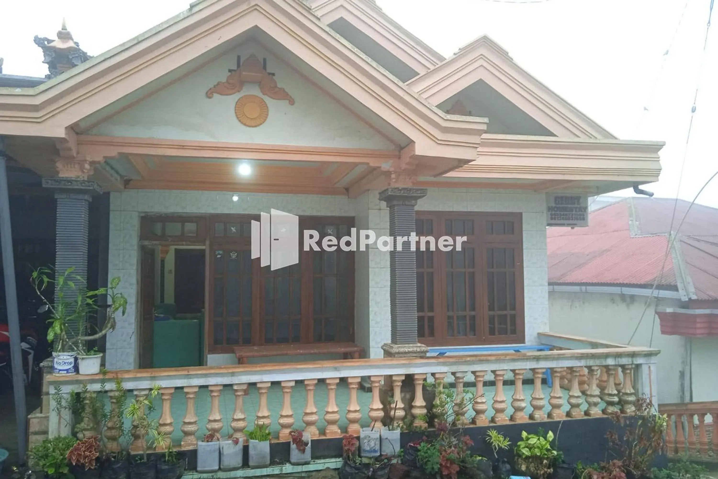 Facade/entrance in Gebby Homestay Bromo RedPartner