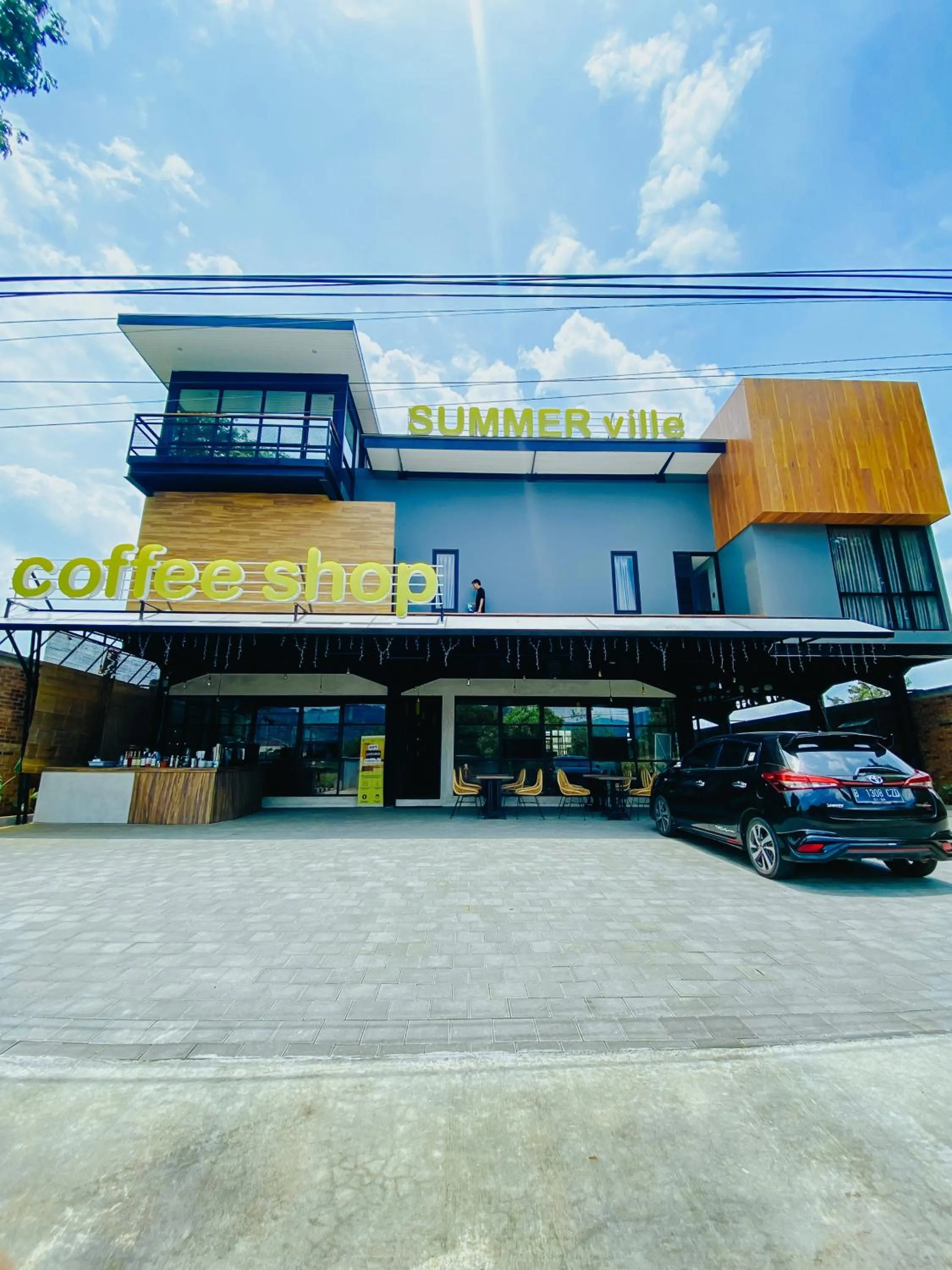 Property building in Hotel Summerville