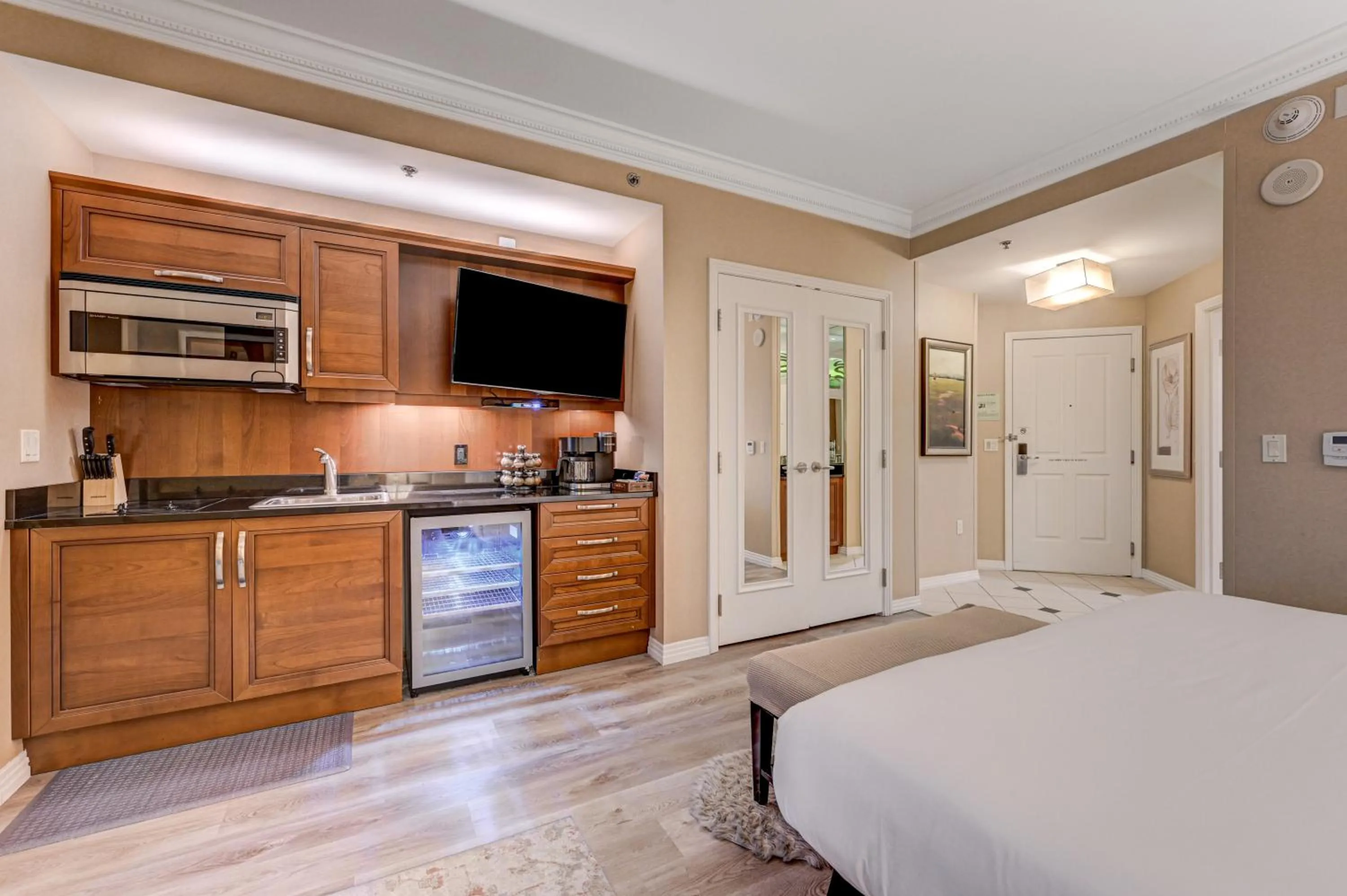 Bed in Luxury Studio MGM Signature Best Location Lazy River No Resort Fee