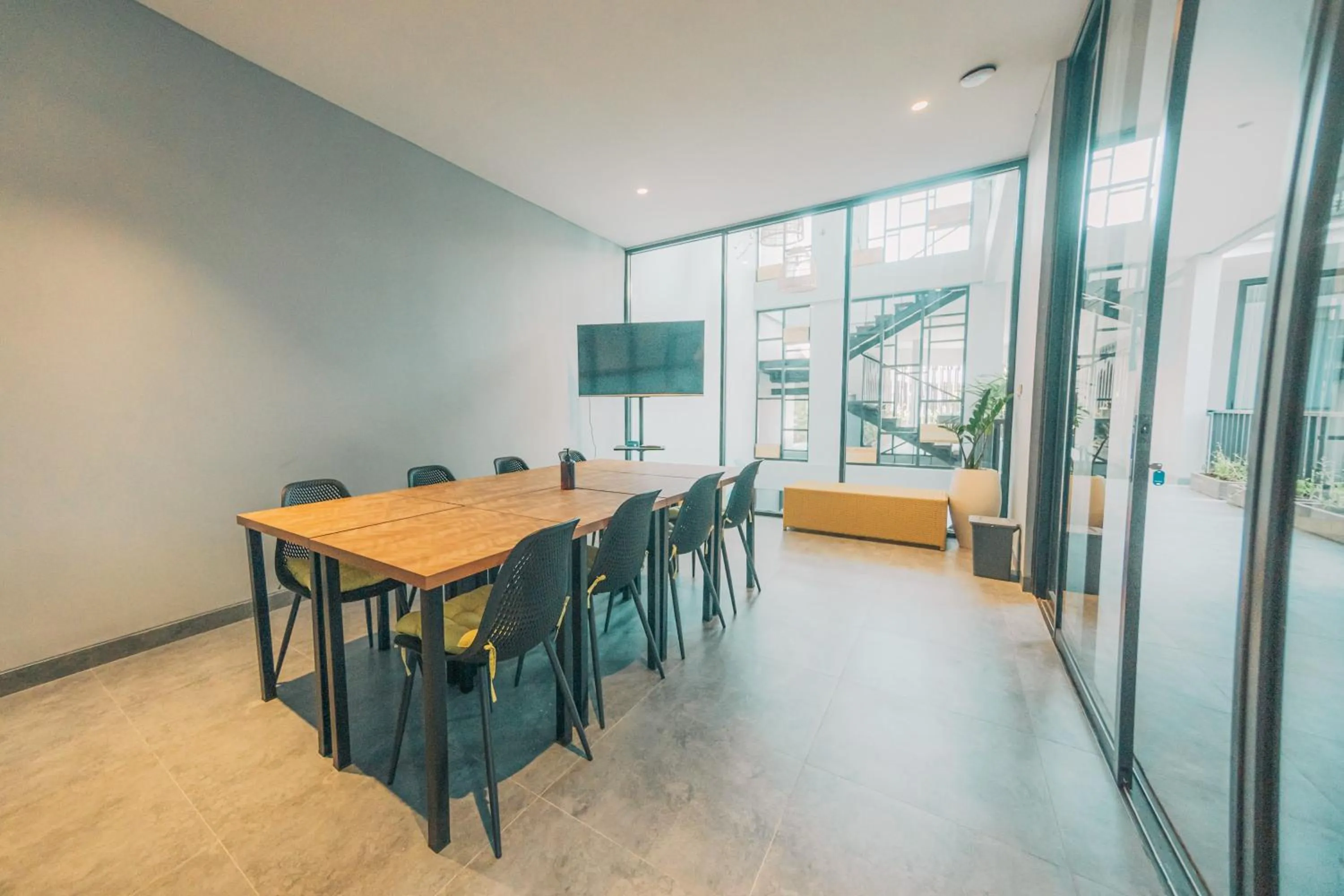 Meeting/conference room in Bestah Coliving