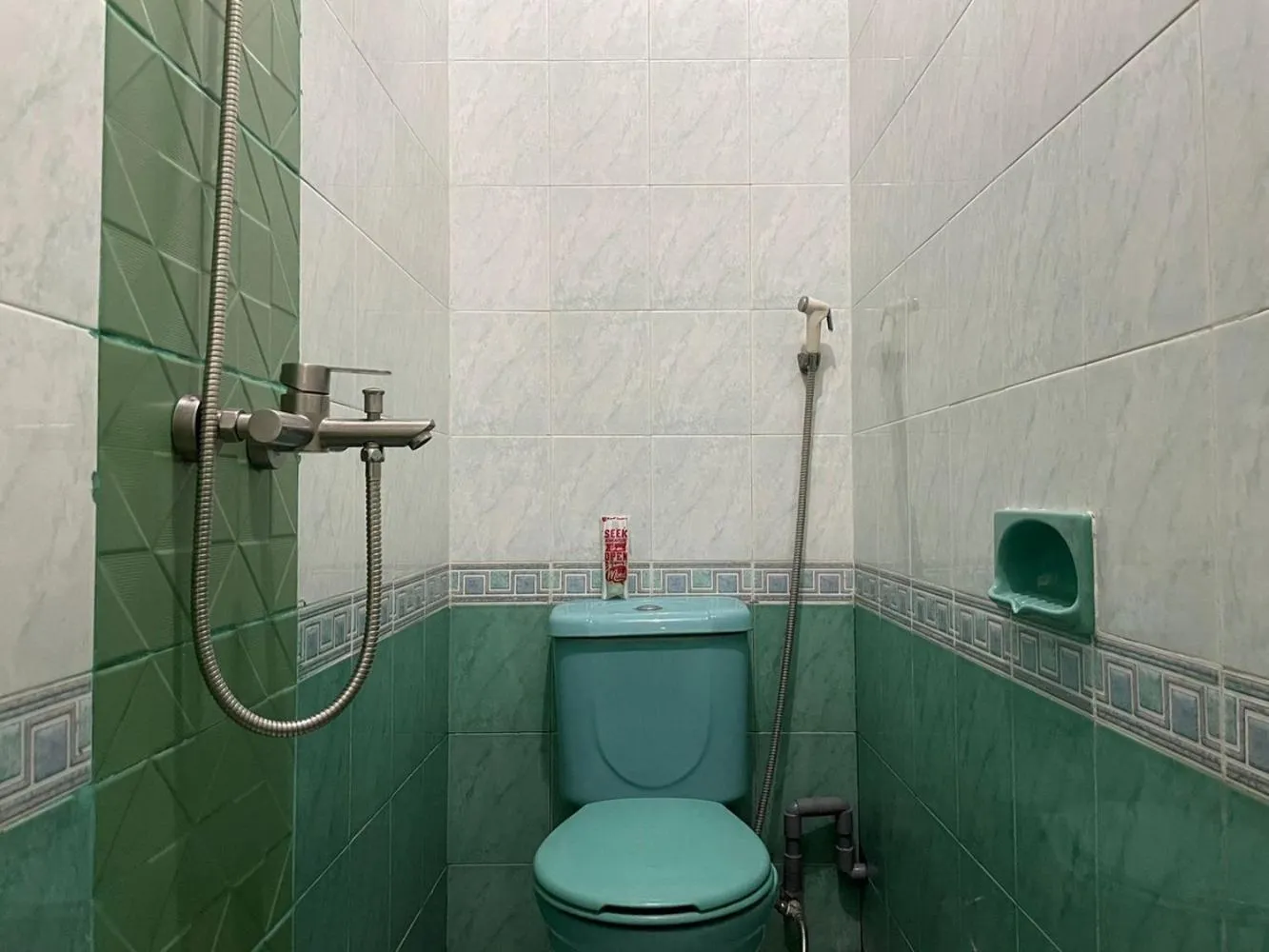 Bathroom in RedDoorz Syariah @ Karang Pilang