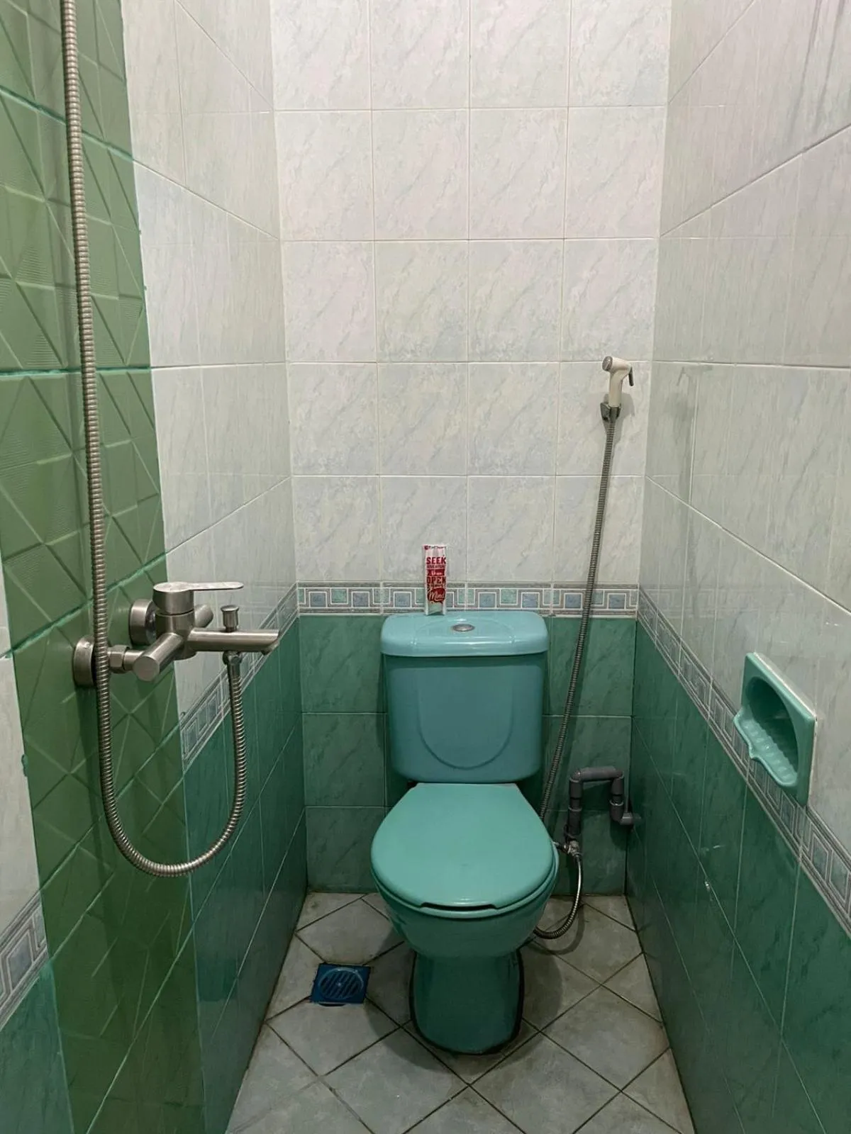 Bathroom in RedDoorz Syariah @ Karang Pilang