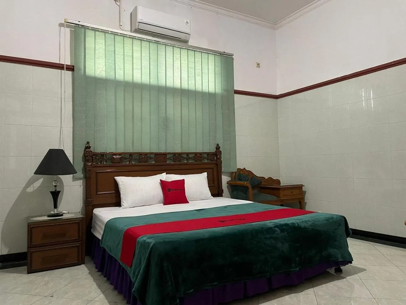 Bedroom, Bed in RedDoorz Syariah @ Karang Pilang