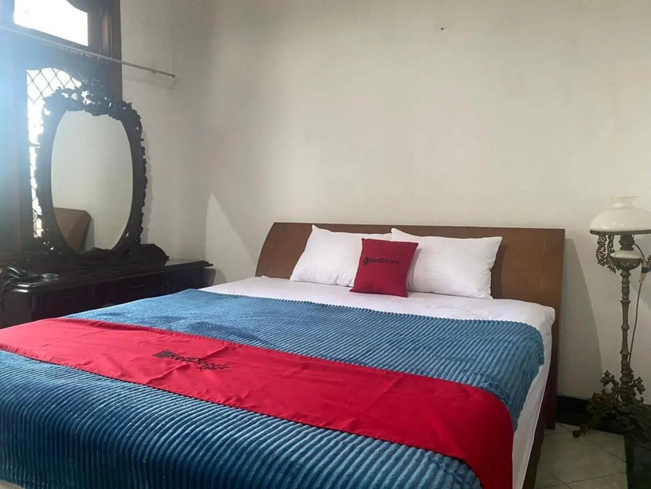 Bedroom, Bed in RedDoorz Syariah @ Karang Pilang