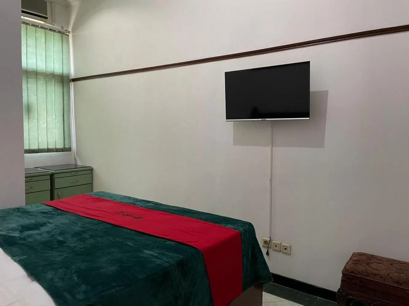 Bedroom, Bed in RedDoorz Syariah @ Karang Pilang