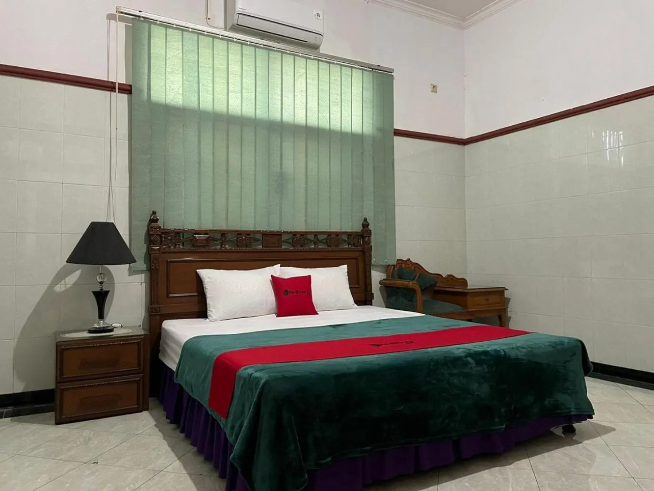 Bedroom, Bed in RedDoorz Syariah @ Karang Pilang
