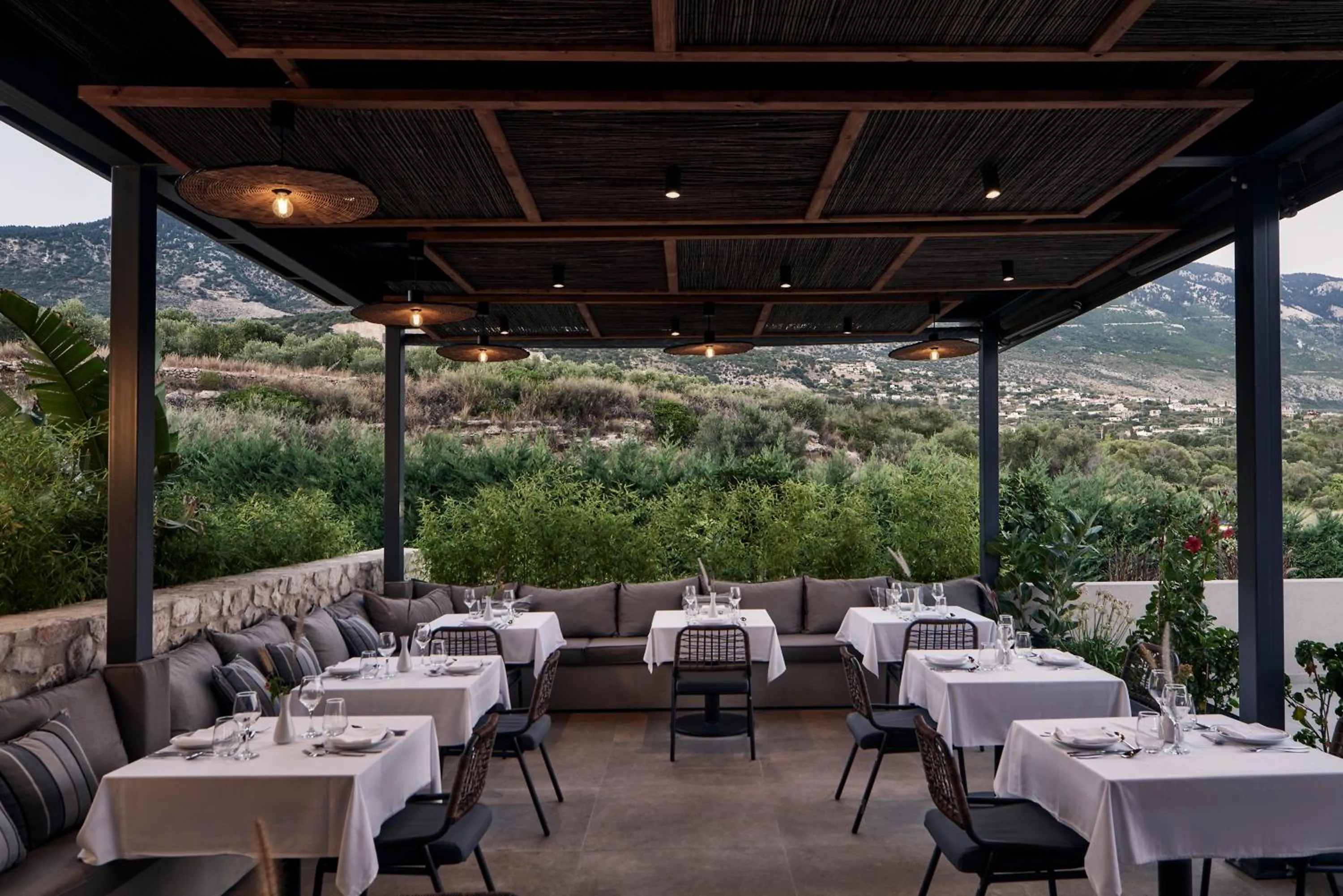 Restaurant/places to eat in Celestial All Suites