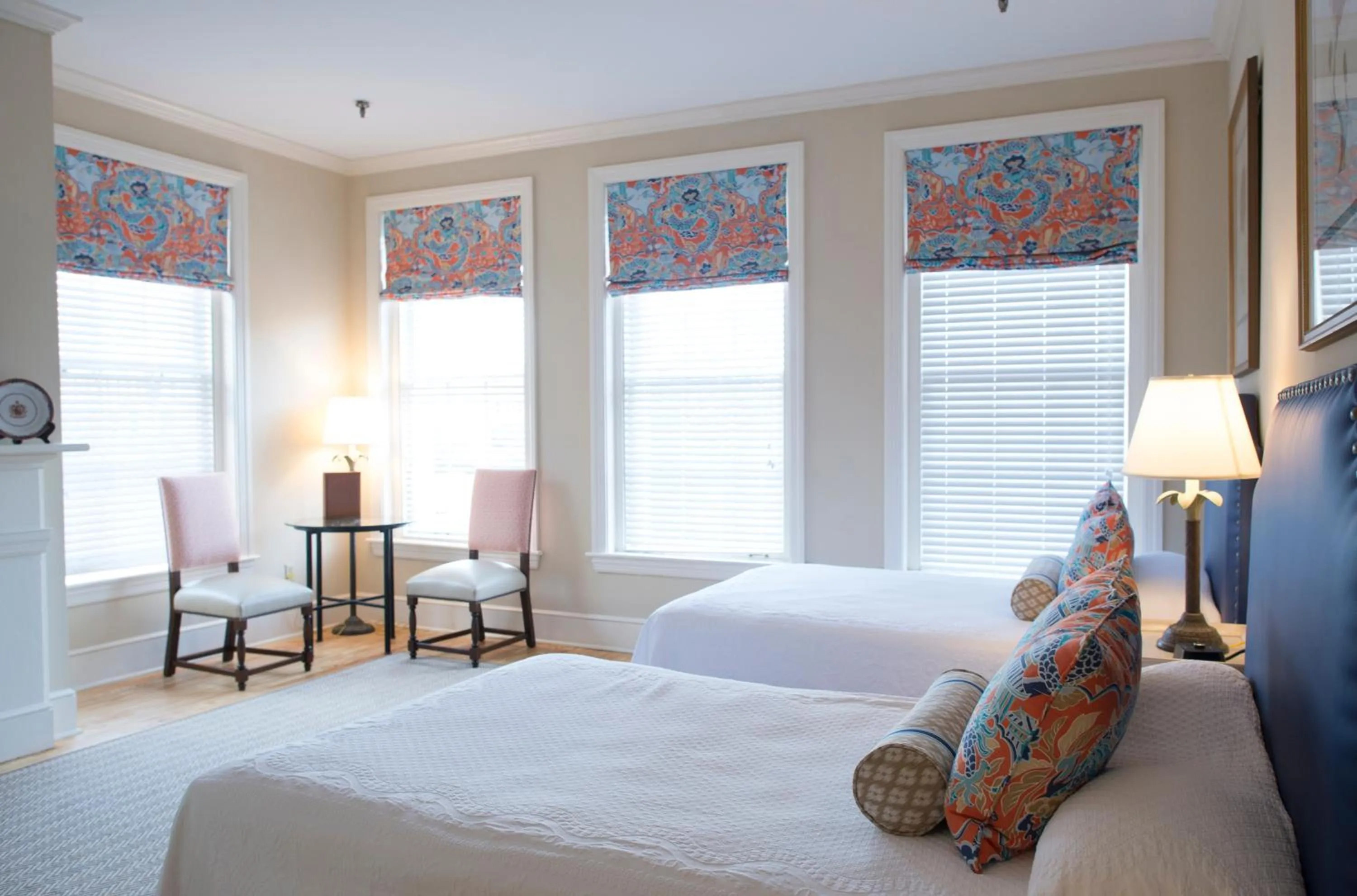 Bed in Kings Courtyard Inn