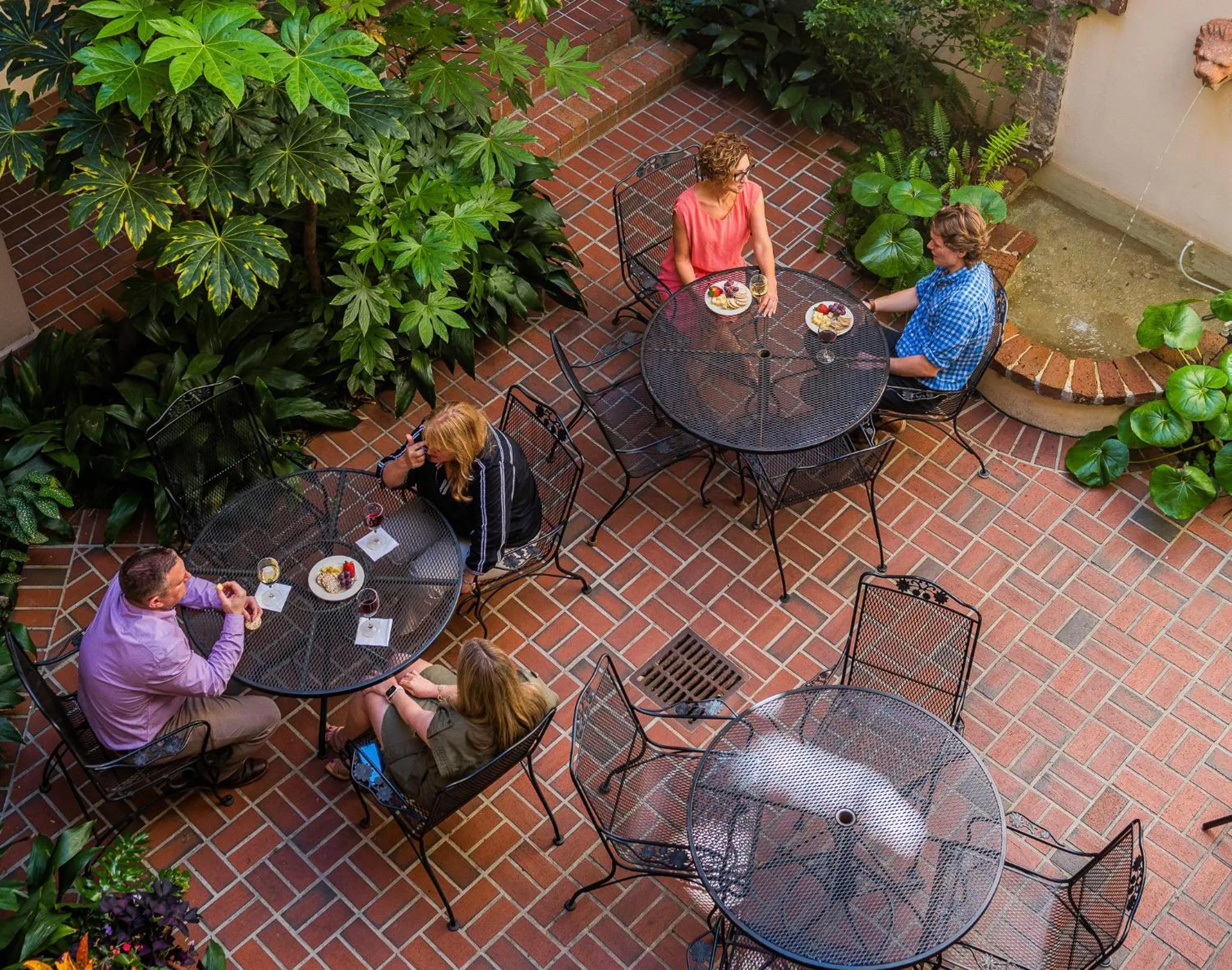 Patio in Kings Courtyard Inn