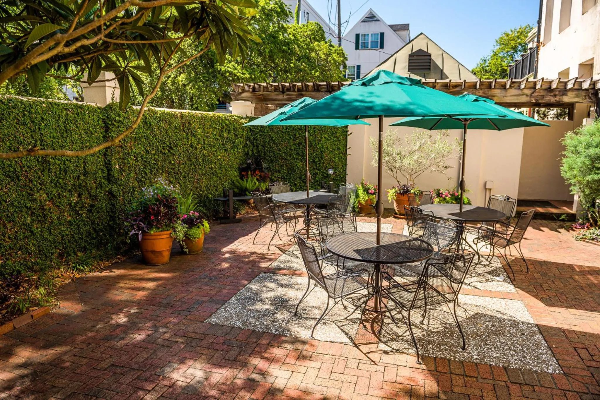 Patio in Kings Courtyard Inn
