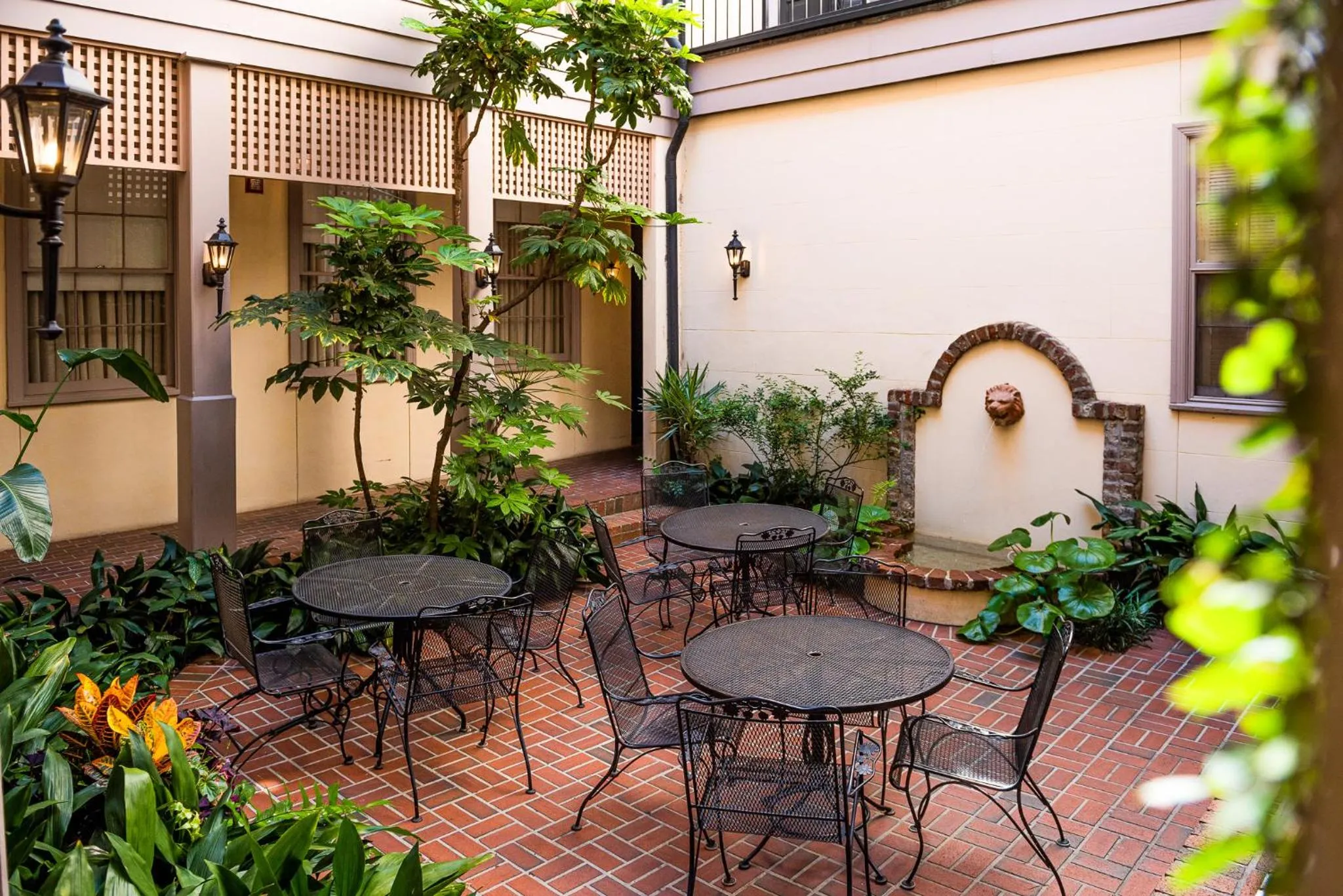 Patio in Kings Courtyard Inn
