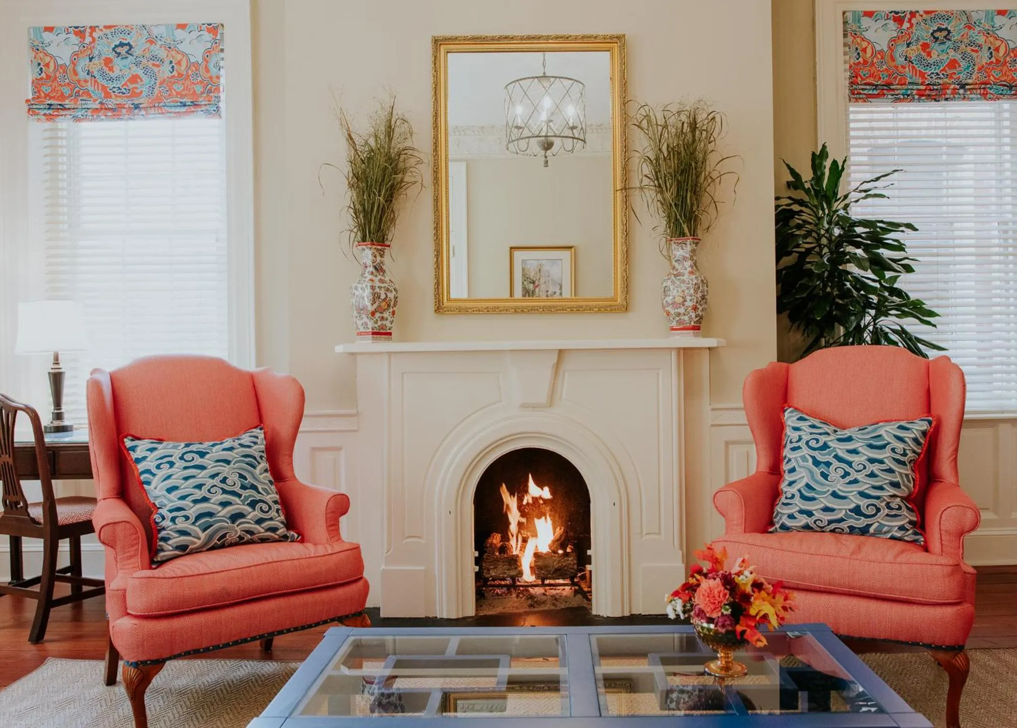 Seating area in Kings Courtyard Inn