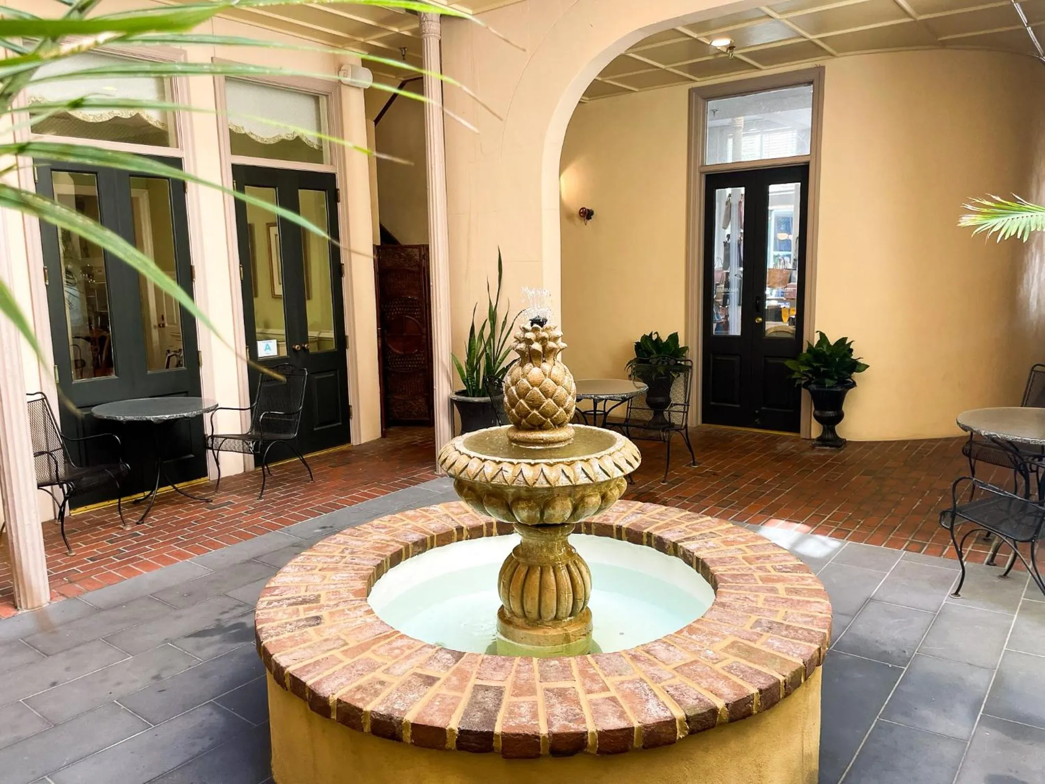 Patio in Kings Courtyard Inn