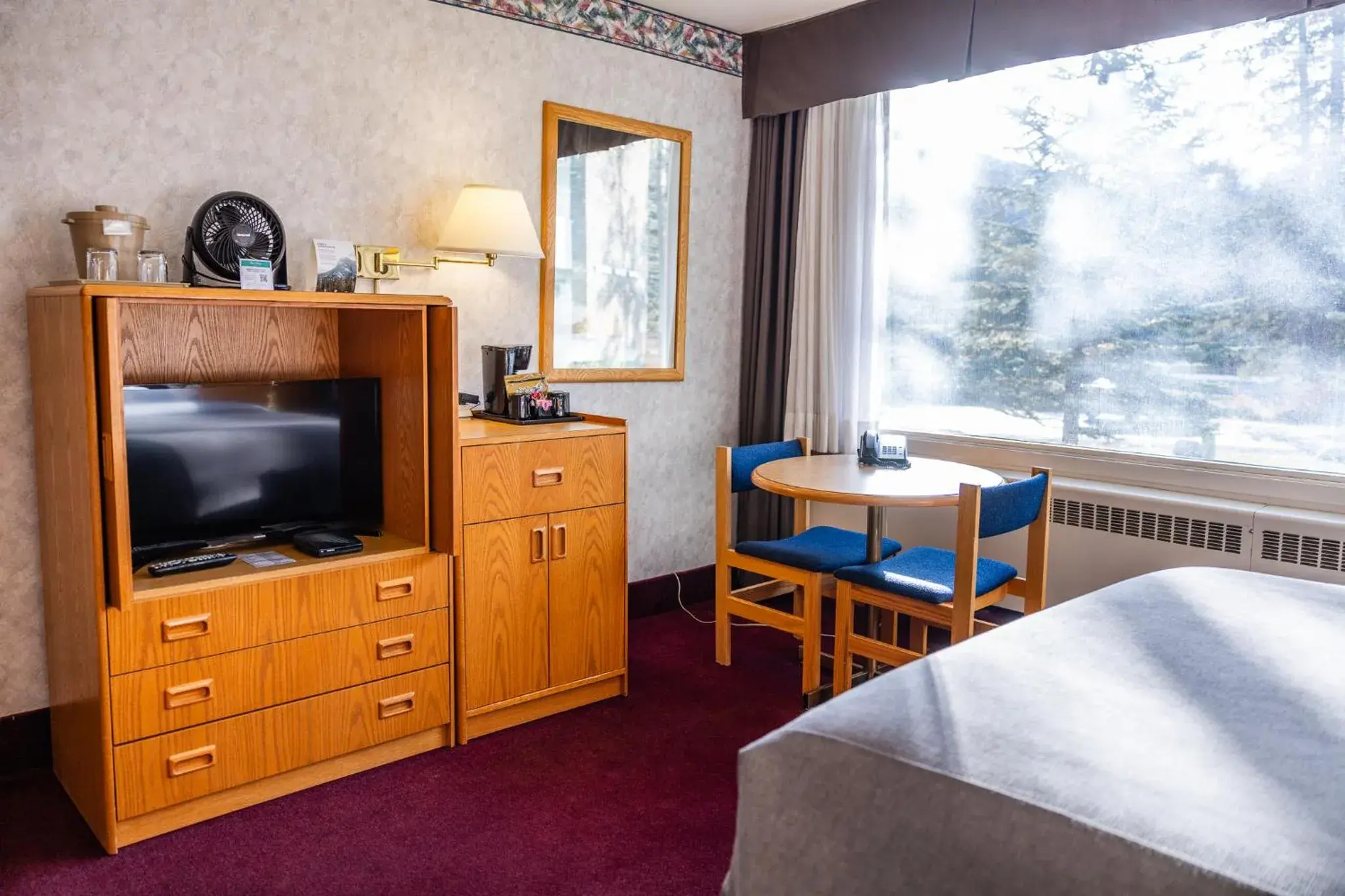 TV and multimedia, Bed in Bow View Lodge TV and multimedia, Bed in Bow View Lodge