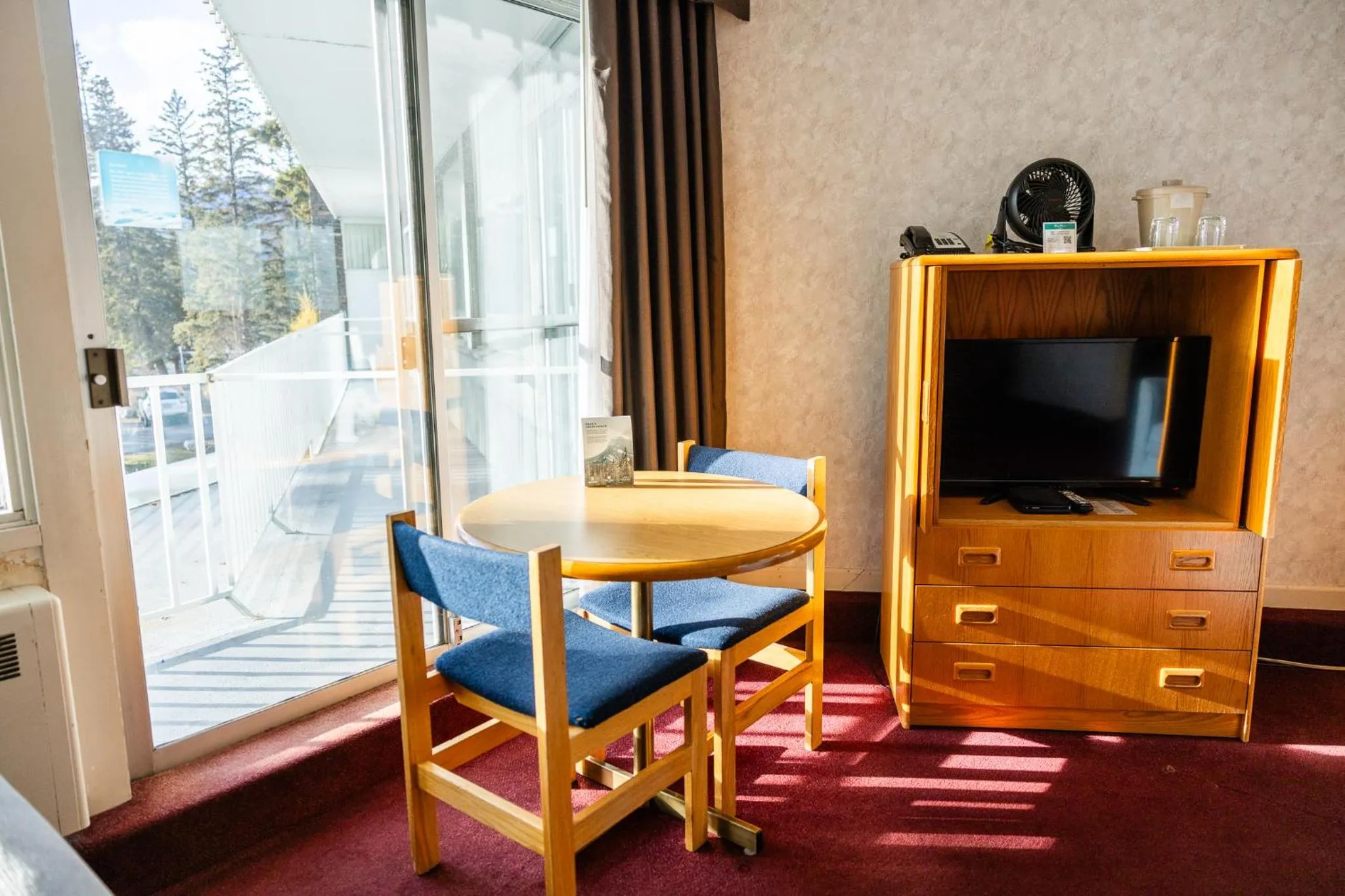 Seating area in Bow View Lodge