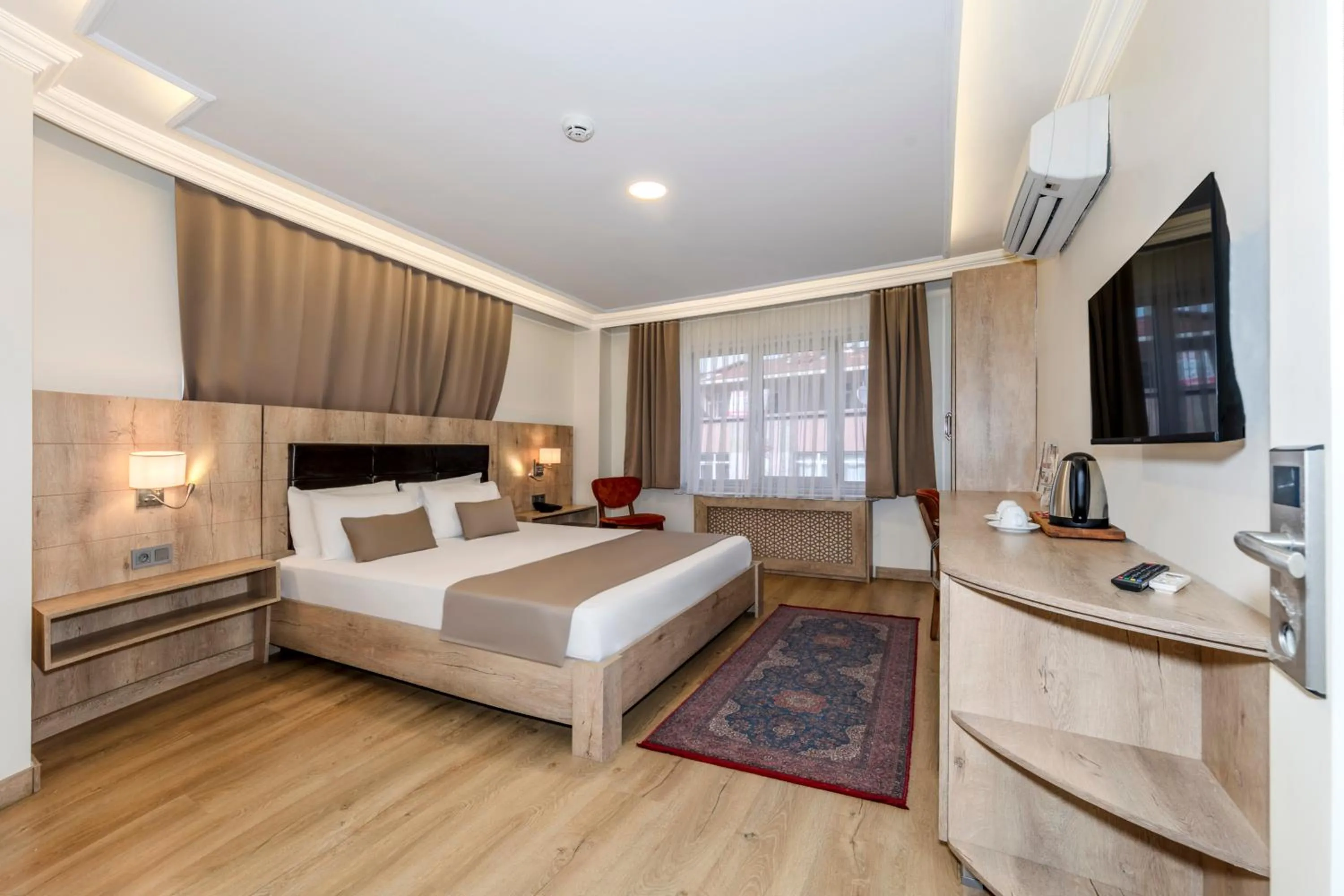 Photo of the whole room, Bed in Istanbul Old City Topkapi Porta Romanos Hotel Ottoman Heritage