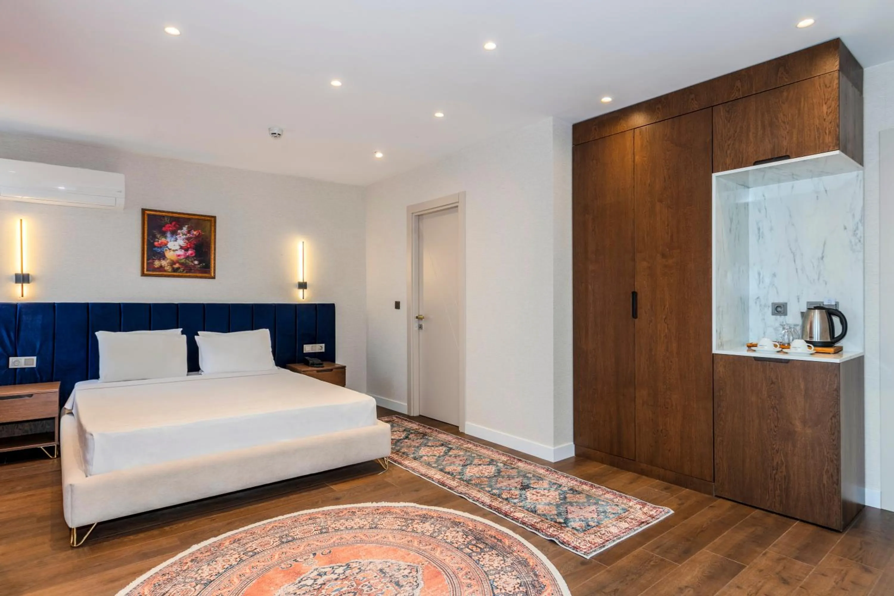 Photo of the whole room, Bed in Istanbul Old City Topkapi Porta Romanos Hotel Ottoman Heritage