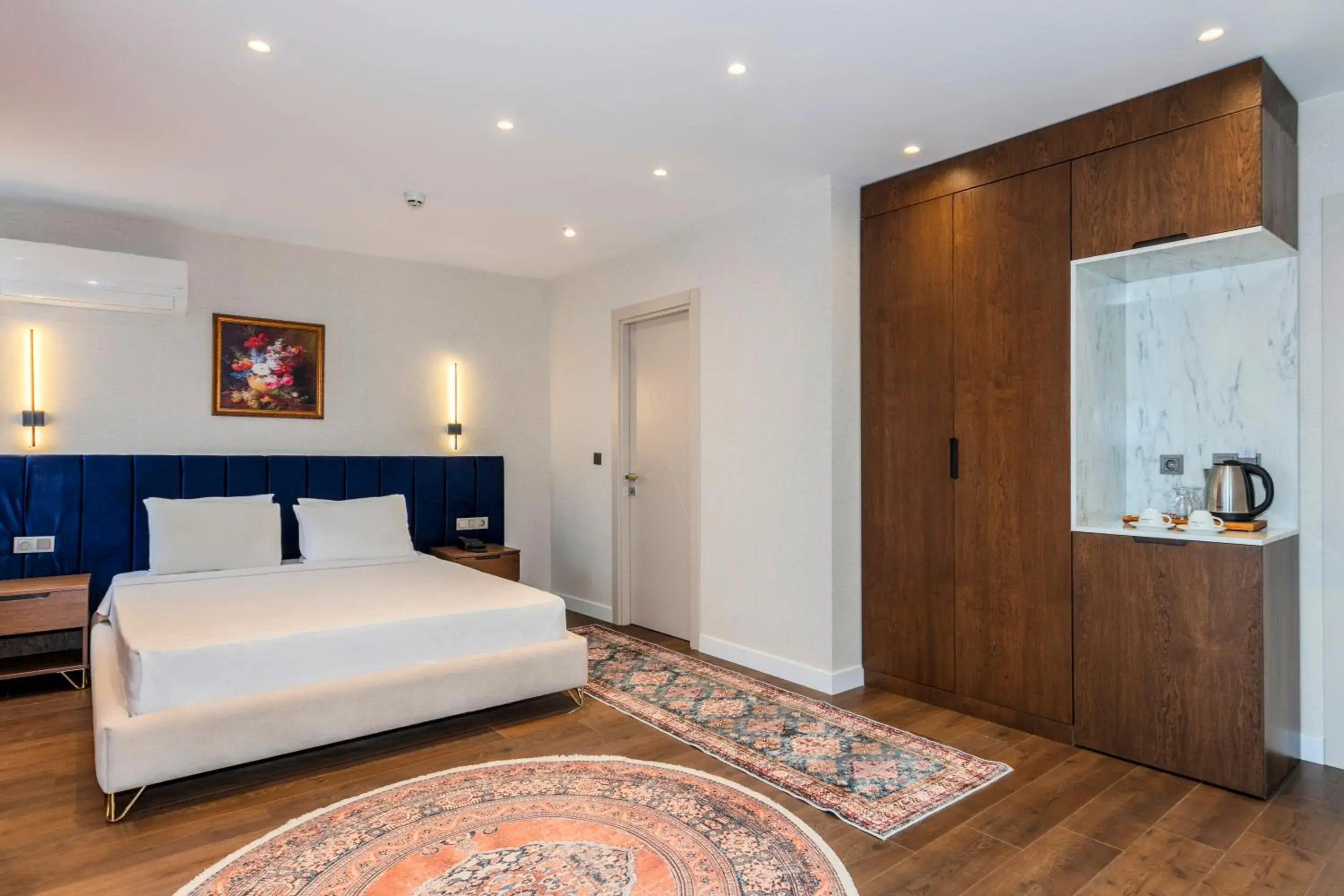 Photo of the whole room, Bed in Istanbul Old City Topkapi Porta Romanos Hotel Ottoman Heritage Photo of the whole room, Bed in Istanbul Old City Topkapi Porta Romanos Hotel Ottoman Heritage