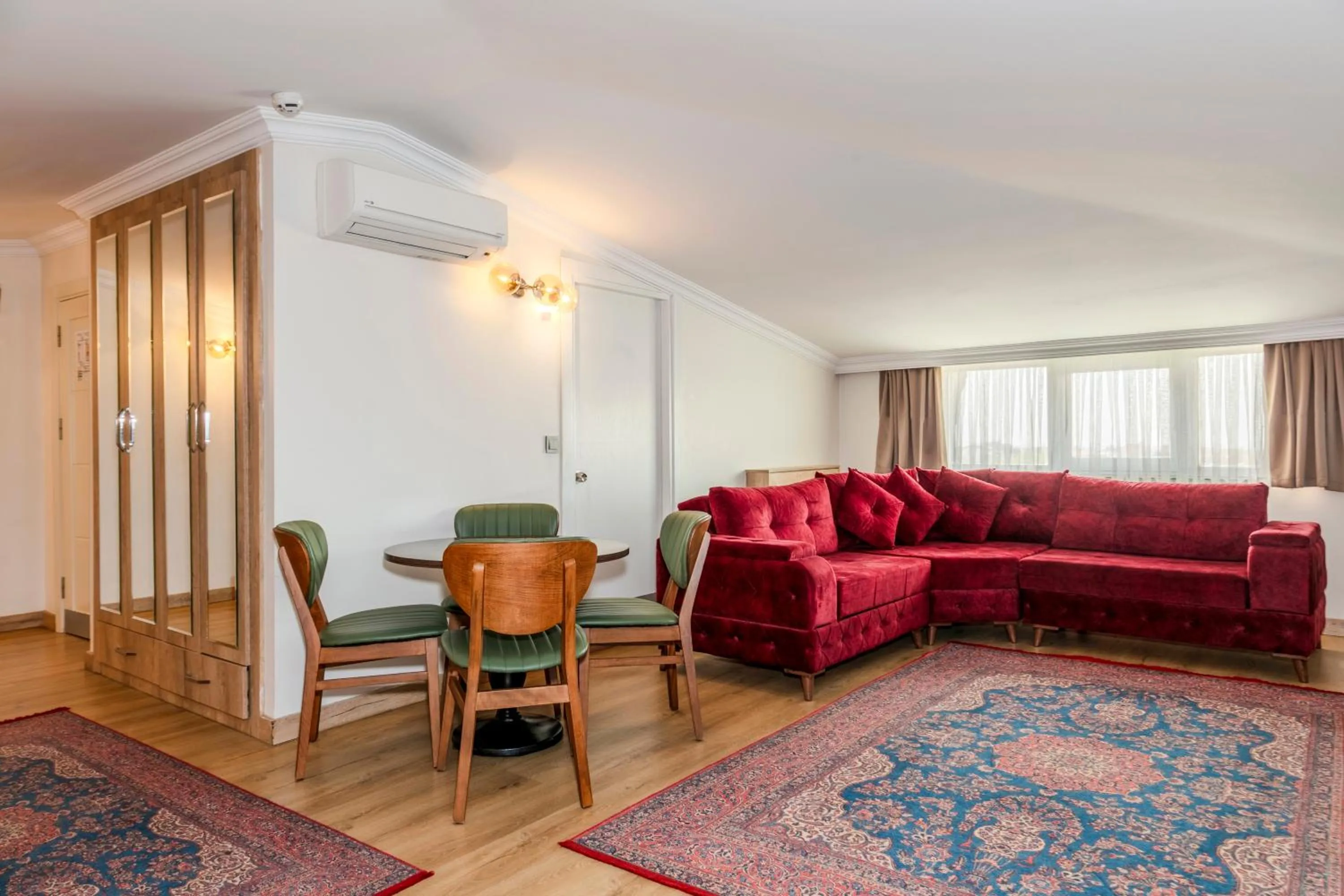 Photo of the whole room in Istanbul Old City Topkapi Porta Romanos Hotel Ottoman Heritage