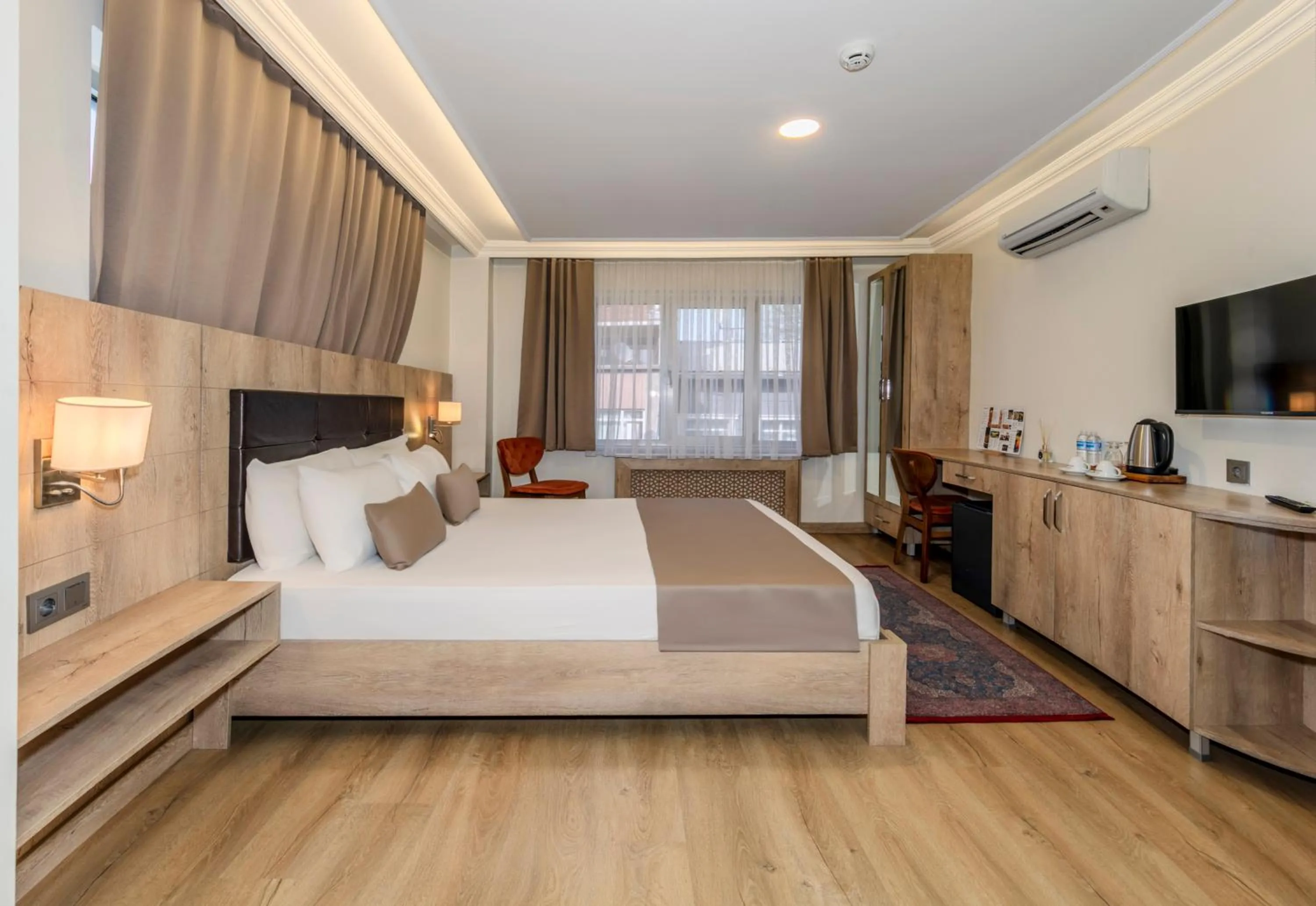 Photo of the whole room, Bed in Istanbul Old City Topkapi Porta Romanos Hotel Ottoman Heritage