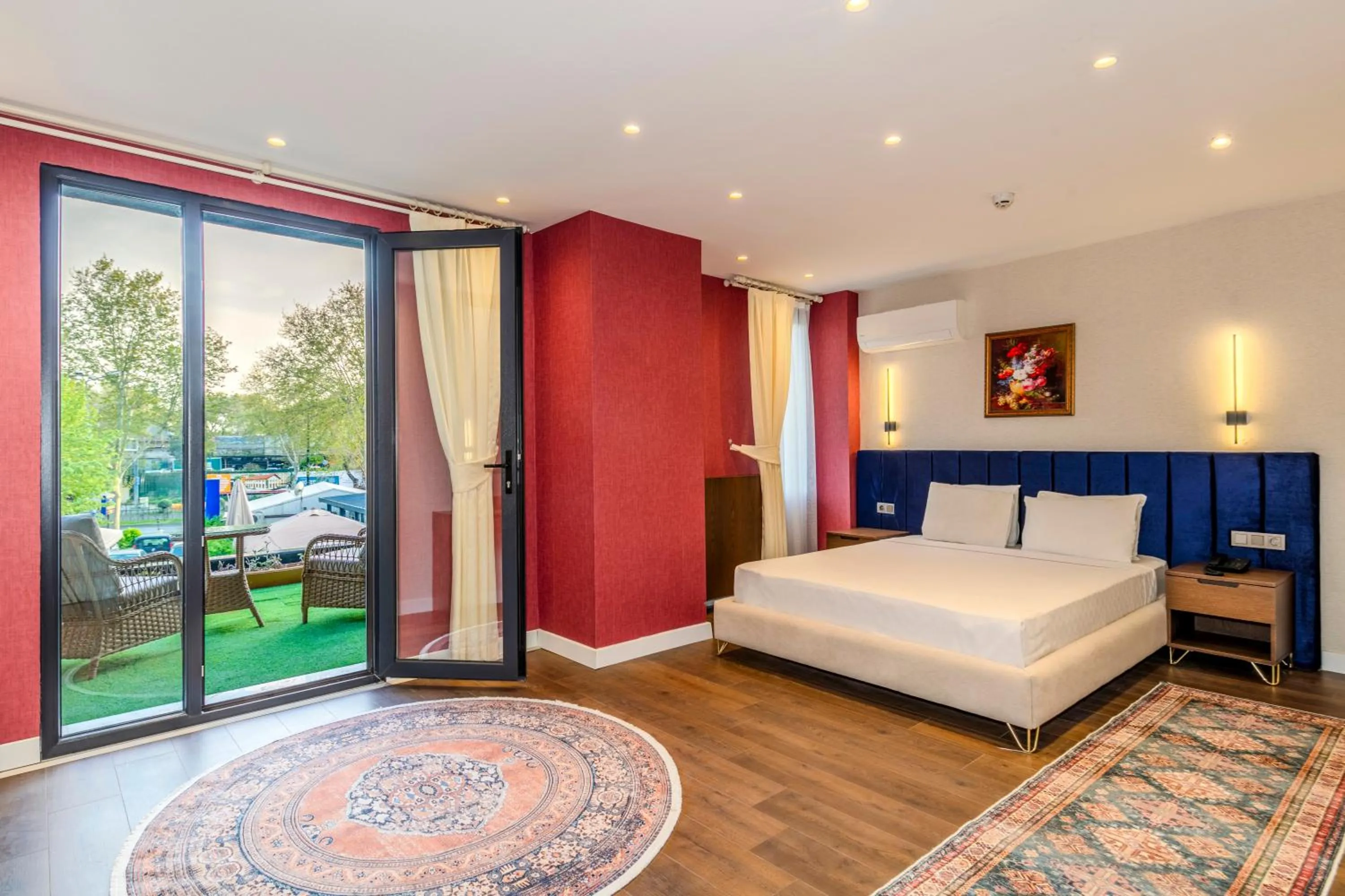 Photo of the whole room, Bed in Istanbul Old City Topkapi Porta Romanos Hotel Ottoman Heritage