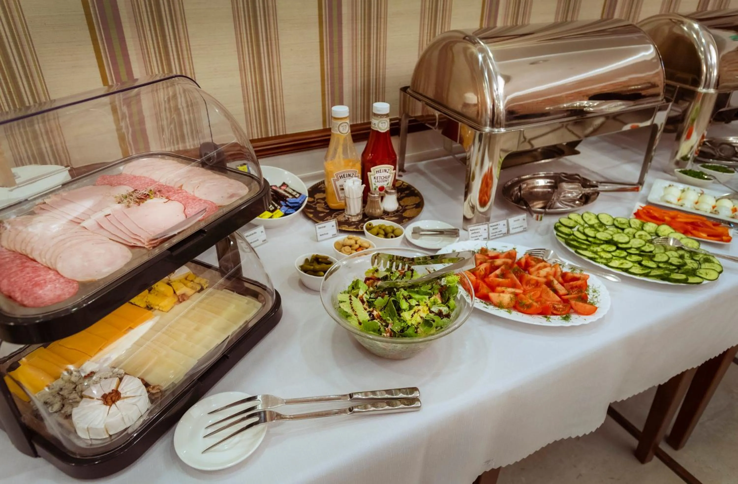 Buffet breakfast in ApartHotel Hubertus