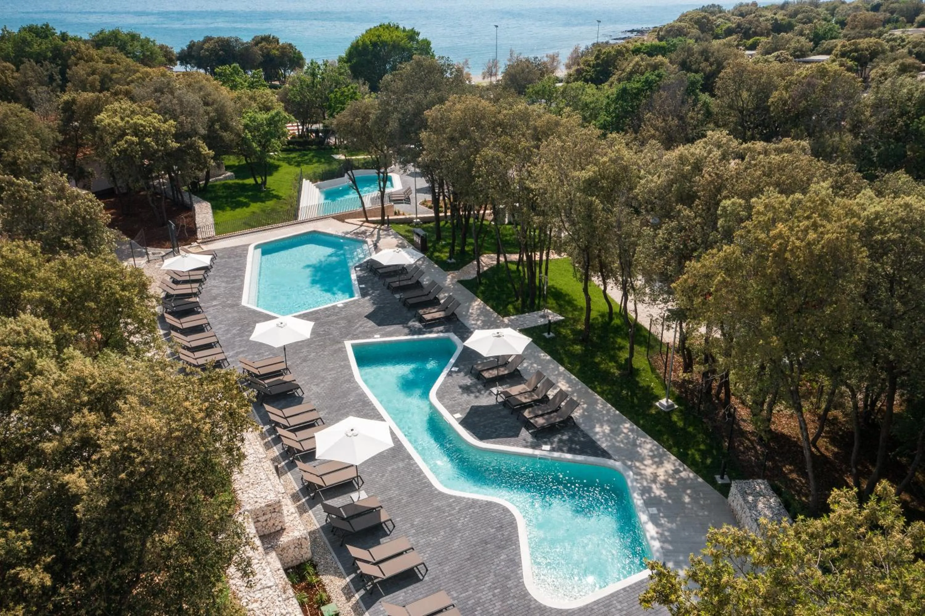 Day in Luxury Glamping Beach Villas Porto Bus