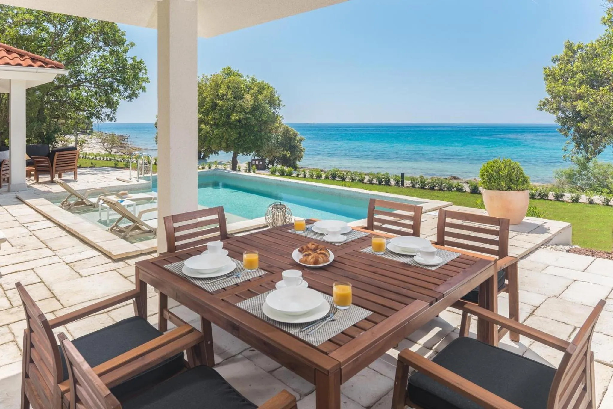 Patio in Luxury Glamping Beach Villas Porto Bus