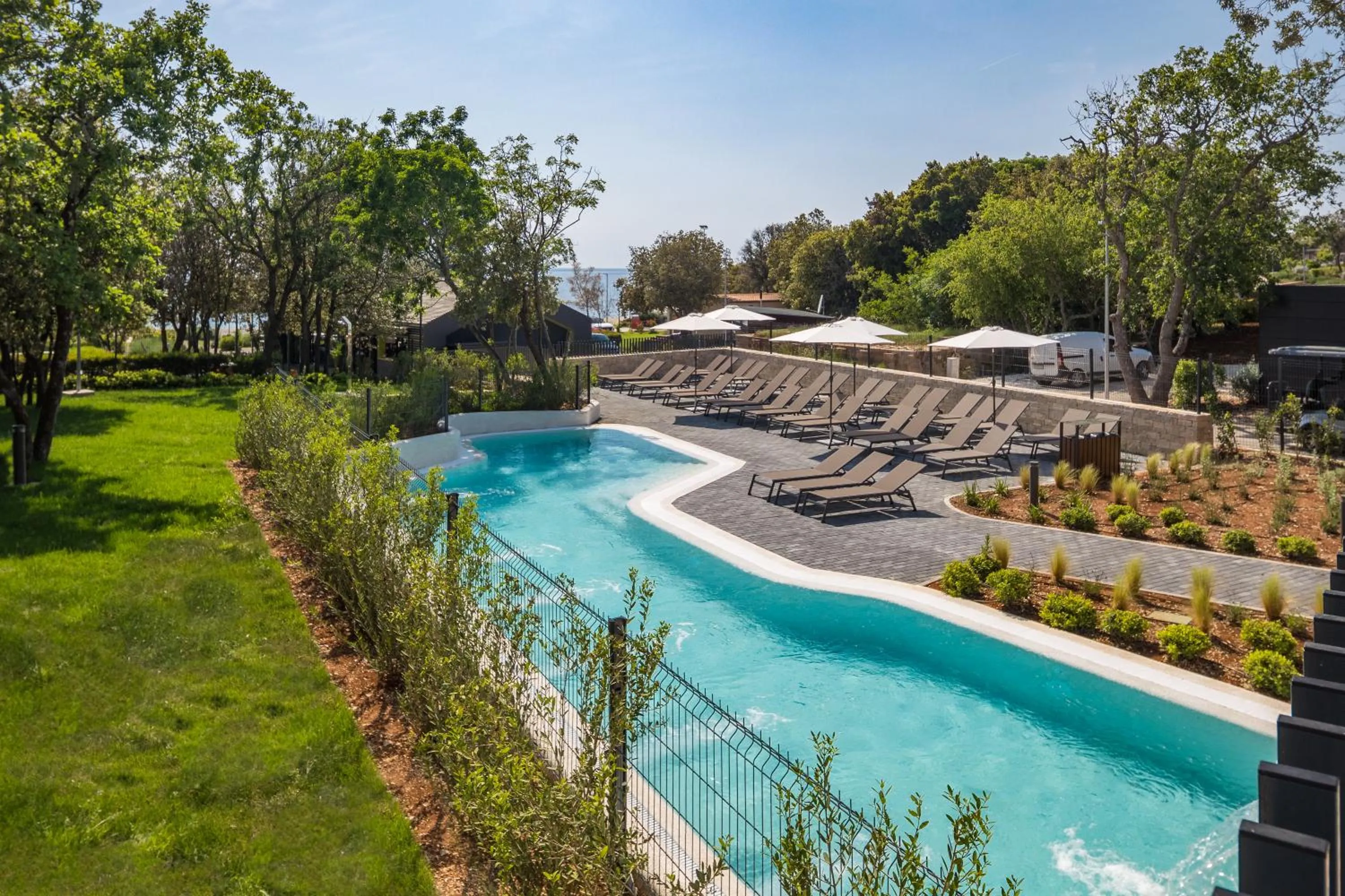 Day in Luxury Glamping Beach Villas Porto Bus