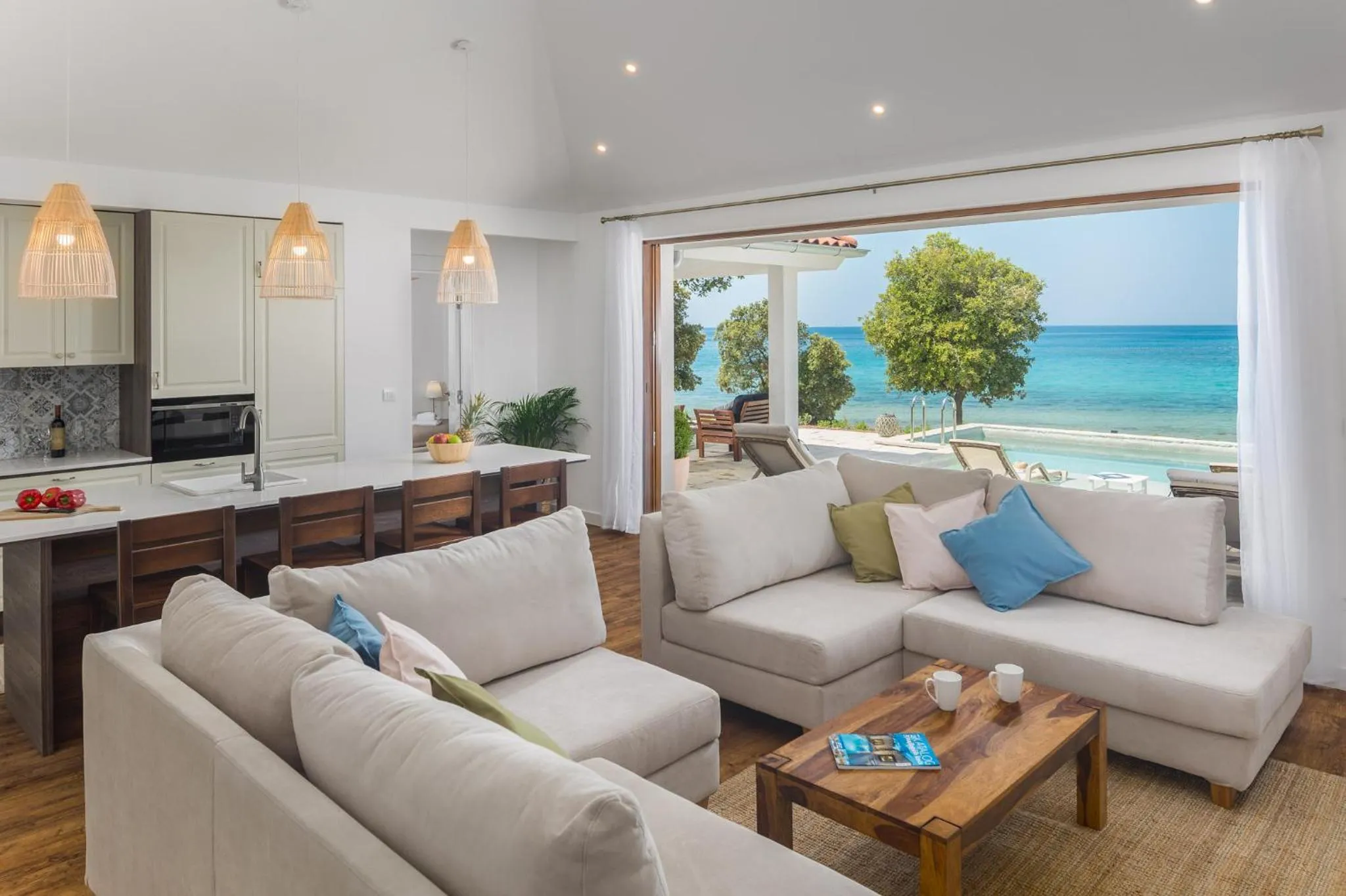 Kitchen or kitchenette in Luxury Glamping Beach Villas Porto Bus