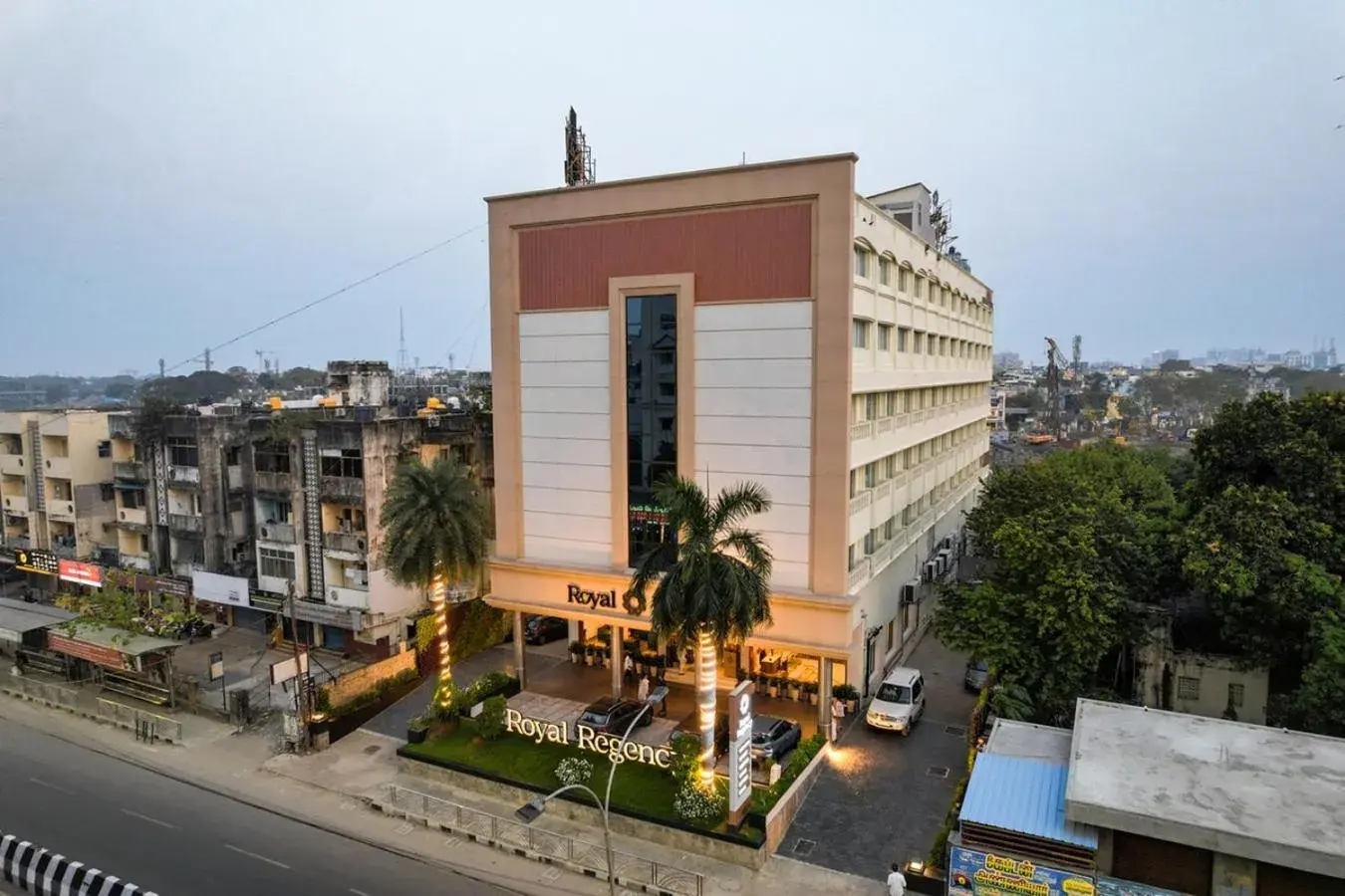 Property building in Royal Regency Property building in Royal Regency