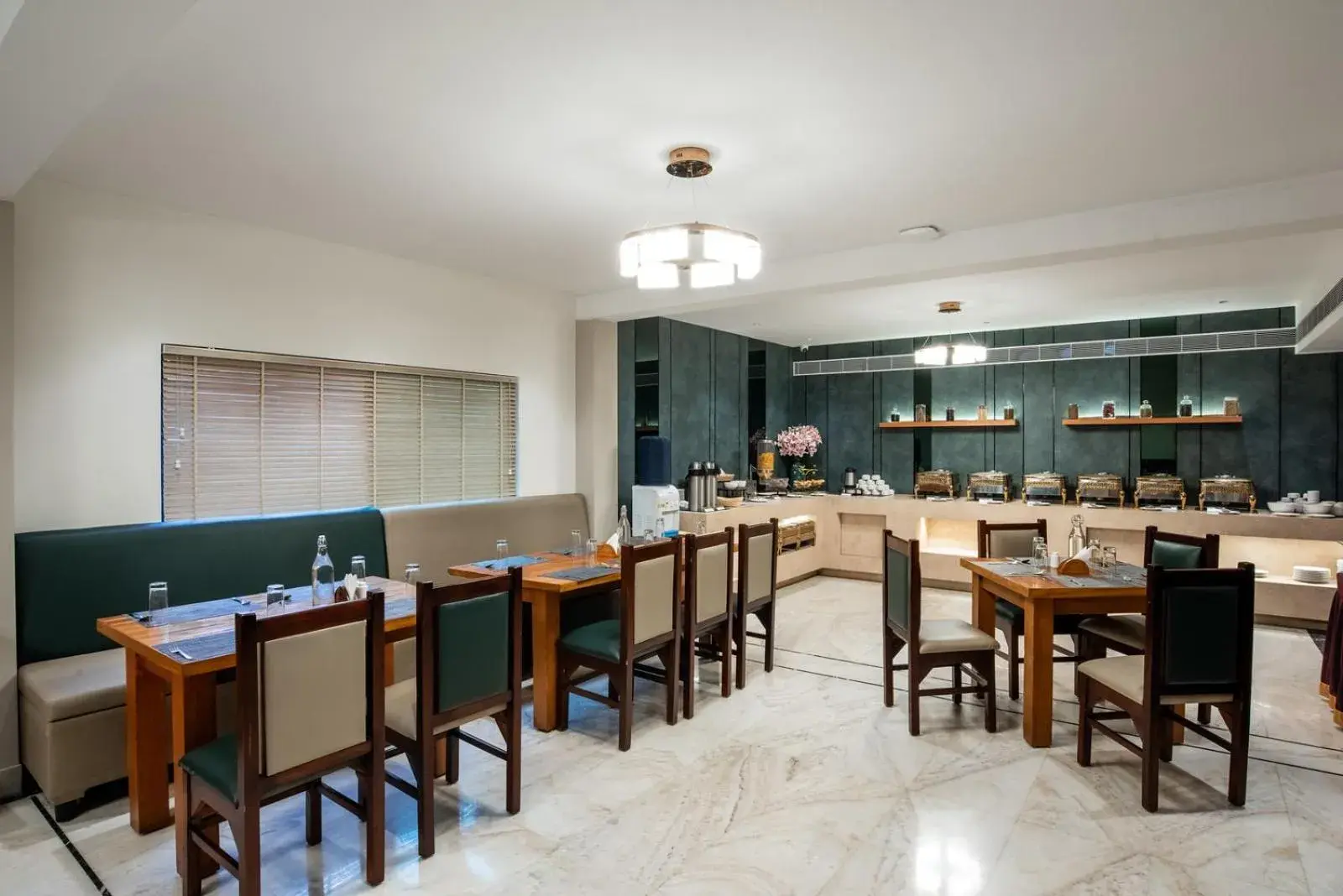 Restaurant/places to eat in Royal Regency Restaurant/places to eat in Royal Regency