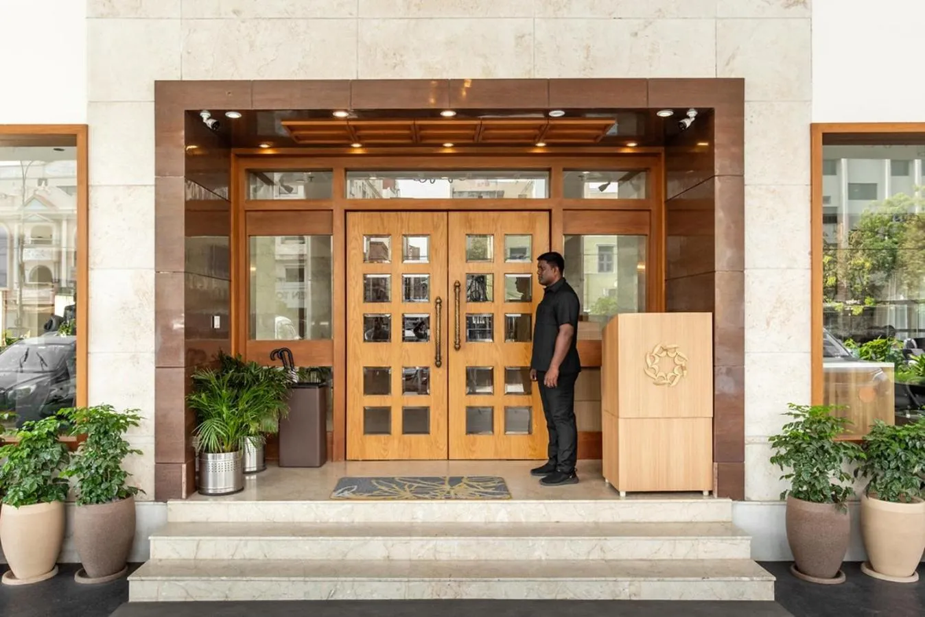 Facade/entrance in Royal Regency