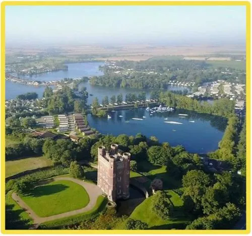 Bird's eye view in The Luxury break Sleeps 6 at 44 Kingfisher Court South facing