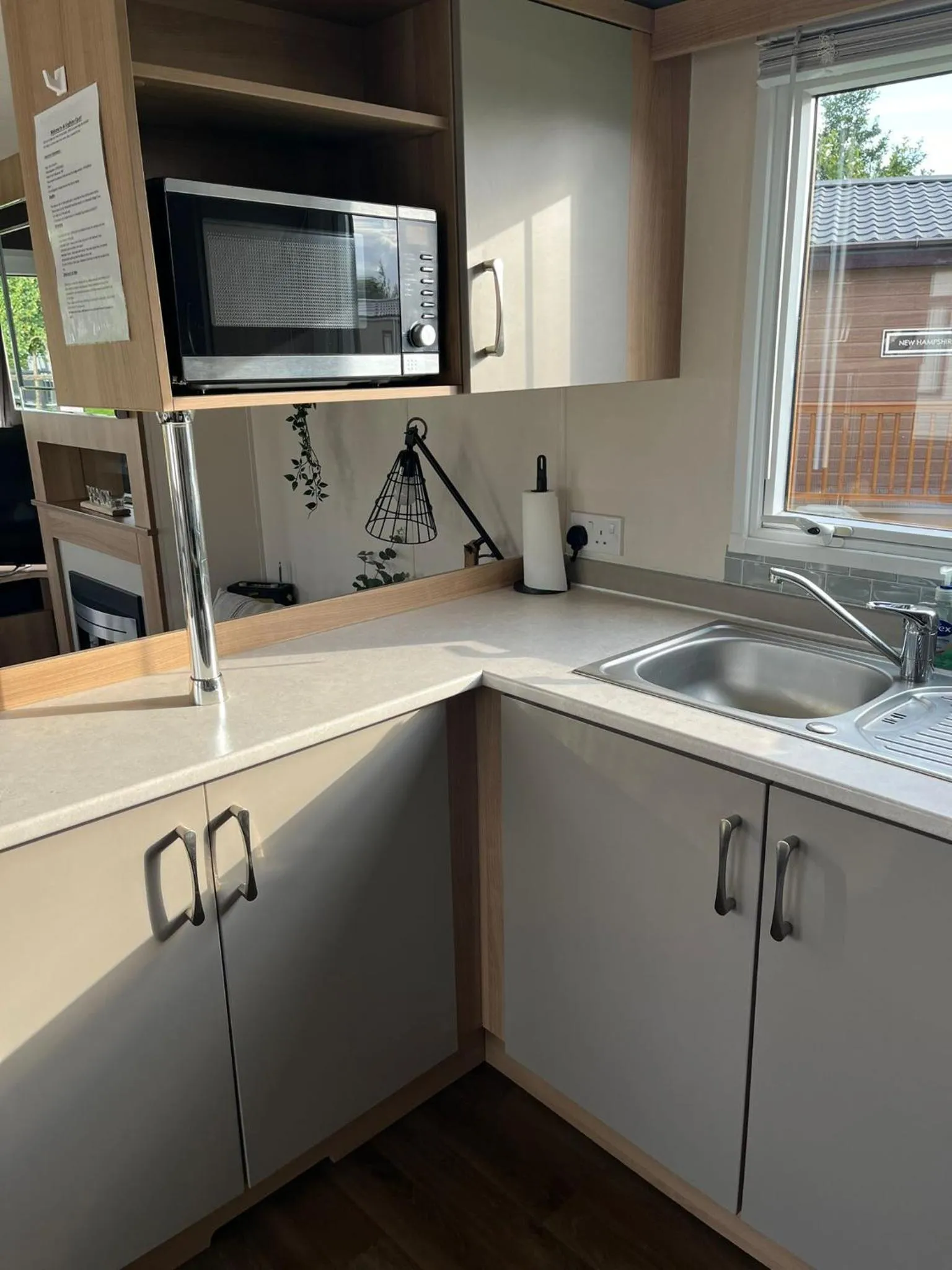 Kitchen or kitchenette in The Luxury break Sleeps 6 at 44 Kingfisher Court South facing