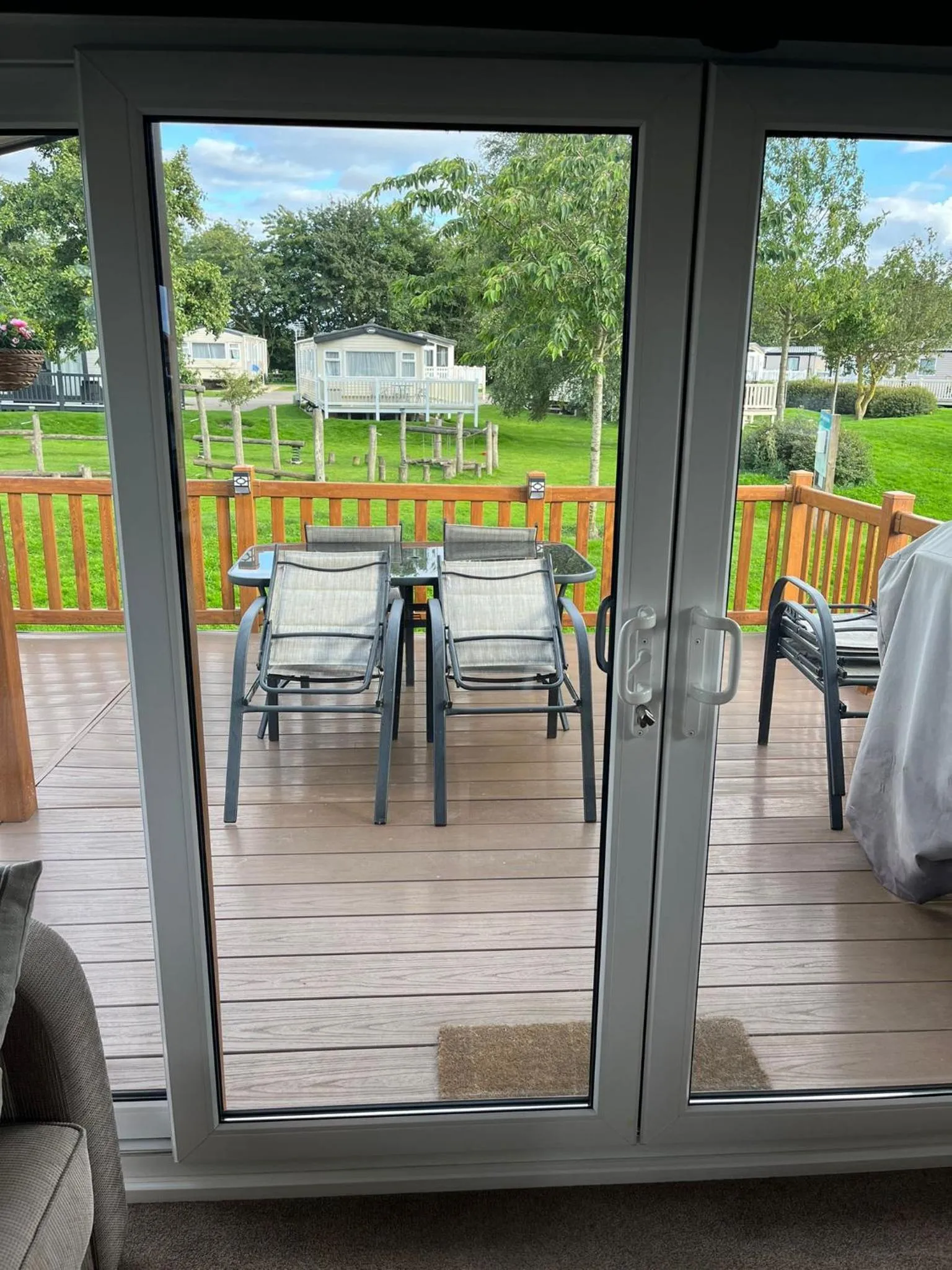 Day in The Luxury break Sleeps 6 at 44 Kingfisher Court South facing