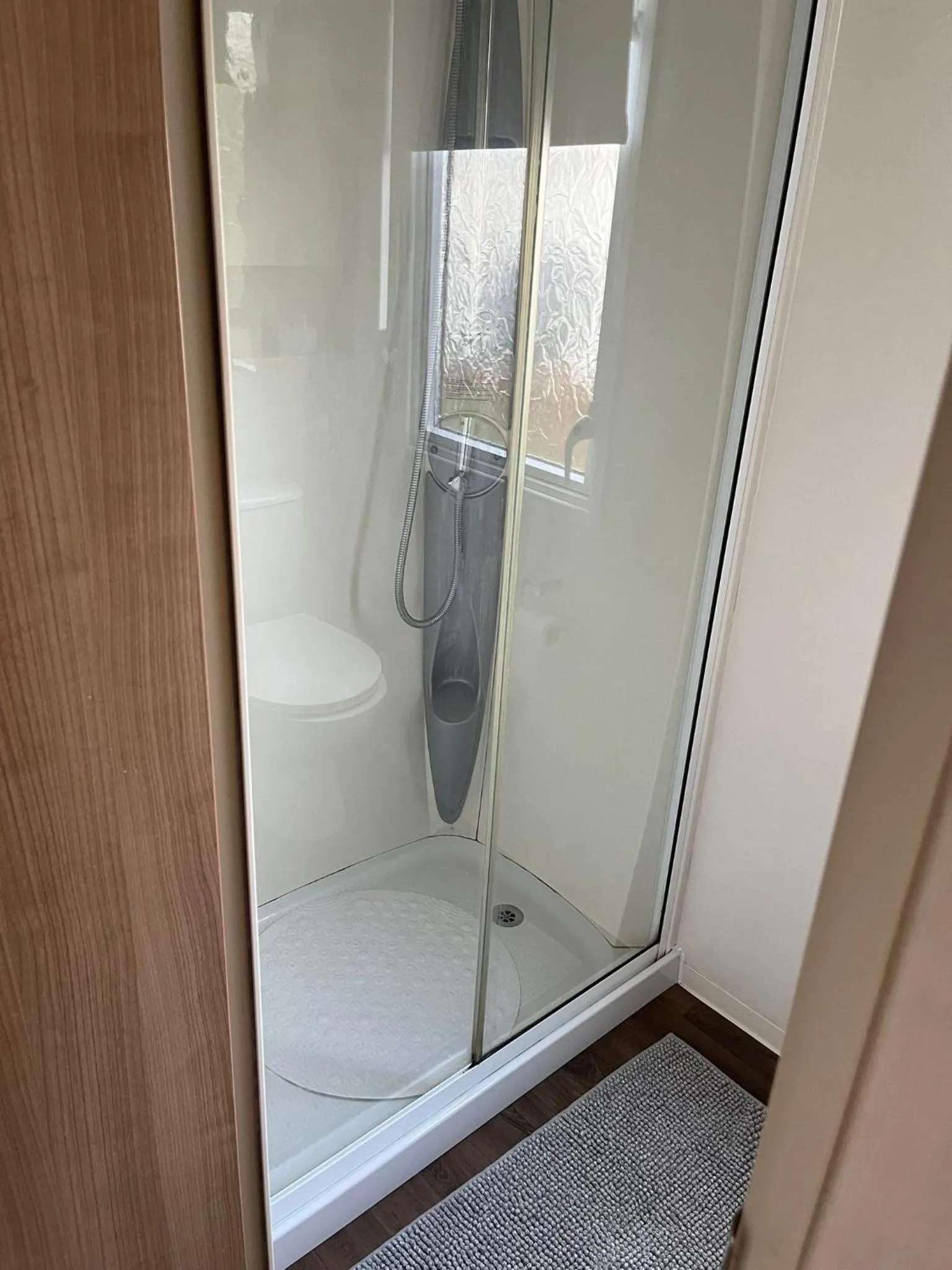 Shower in The Luxury break Sleeps 6 at 44 Kingfisher Court South facing