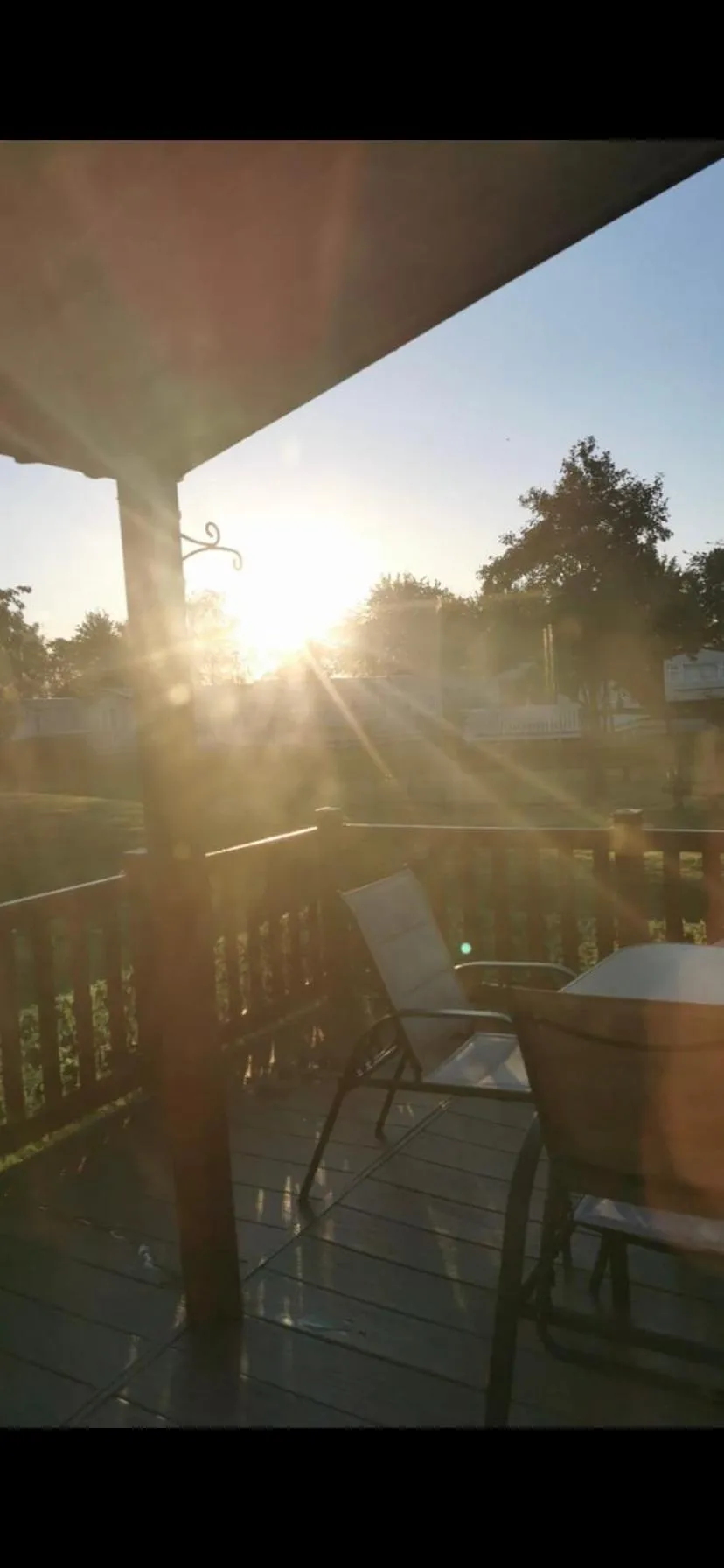 Sunrise in The Luxury break Sleeps 6 at 44 Kingfisher Court South facing