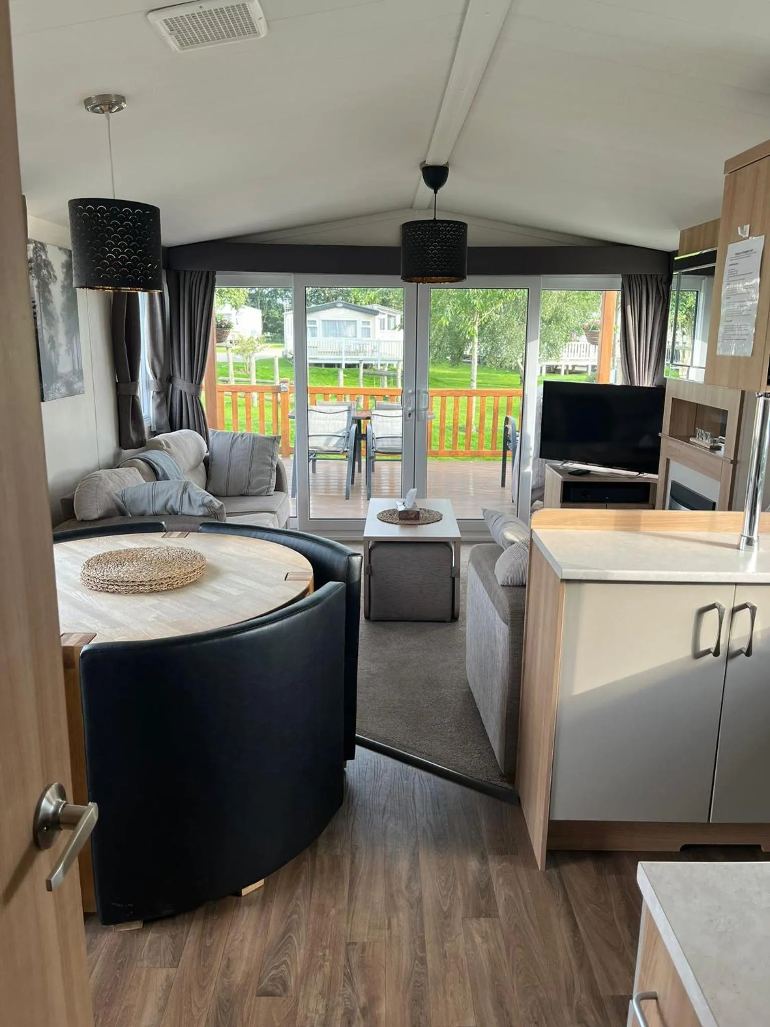 Bed in The Luxury break Sleeps 6 at 44 Kingfisher Court South facing