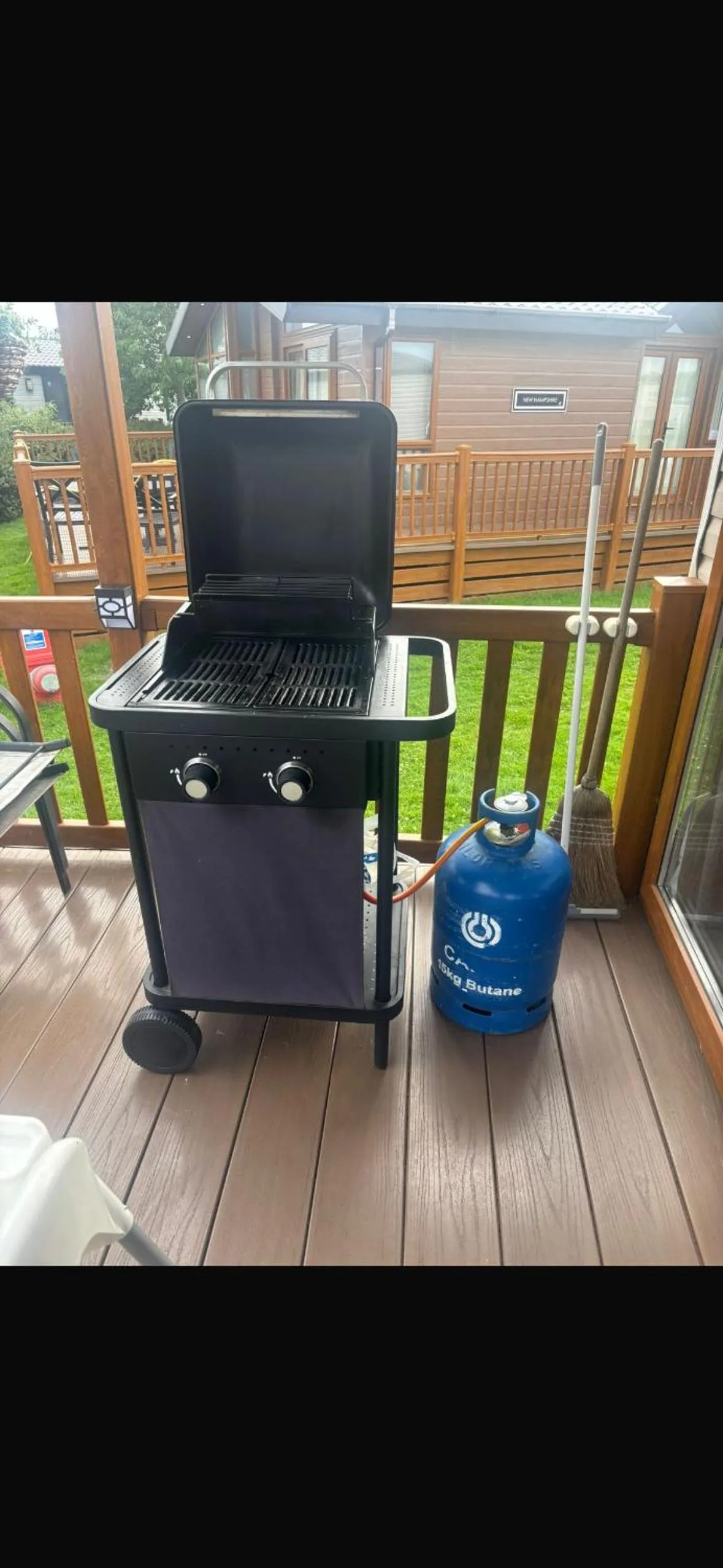 BBQ facilities in The Luxury break Sleeps 6 at 44 Kingfisher Court South facing