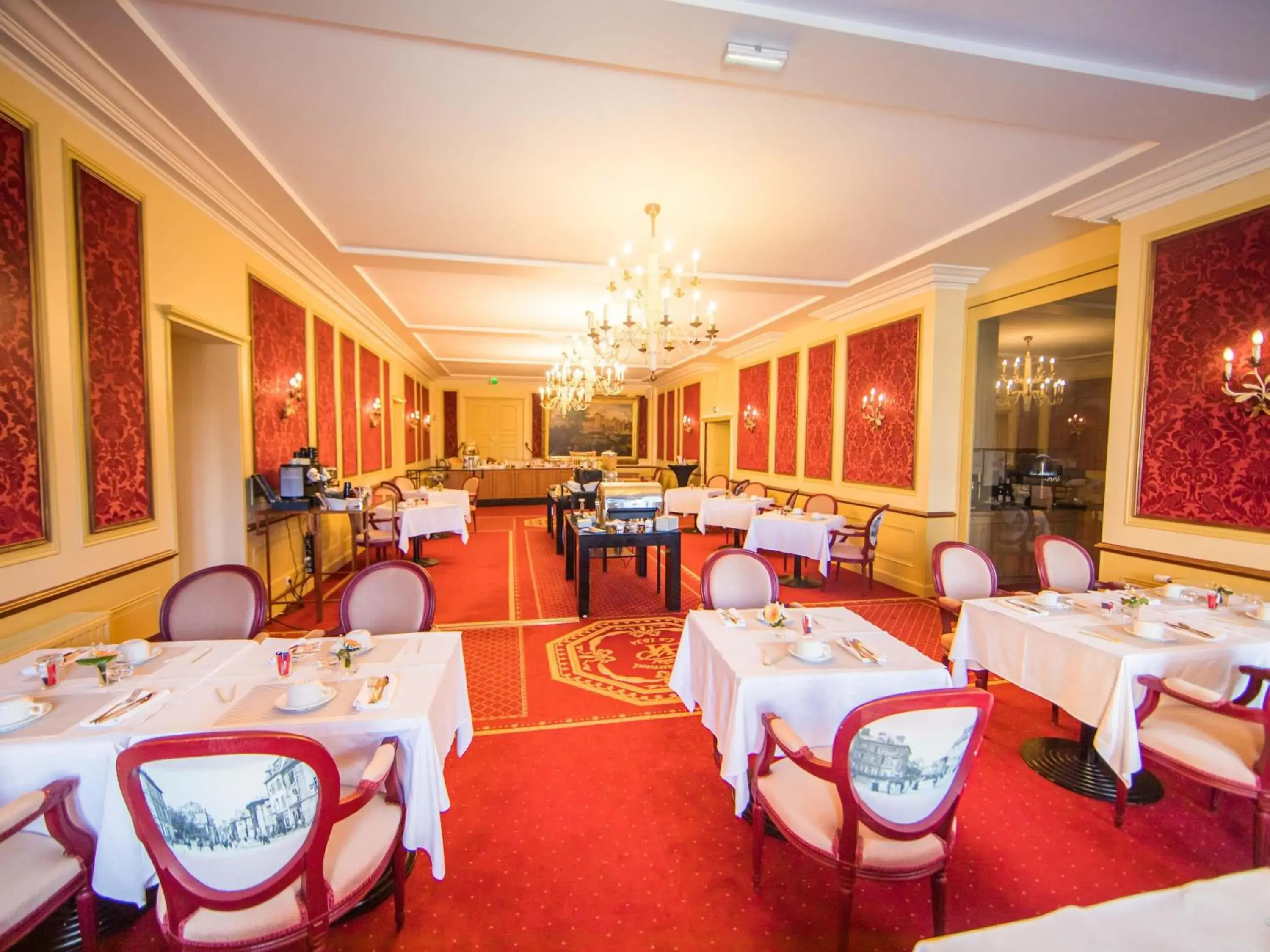 Breakfast in Mercure Moulins Centre Hôtel de Paris Breakfast in Mercure Moulins Centre Hôtel de Paris