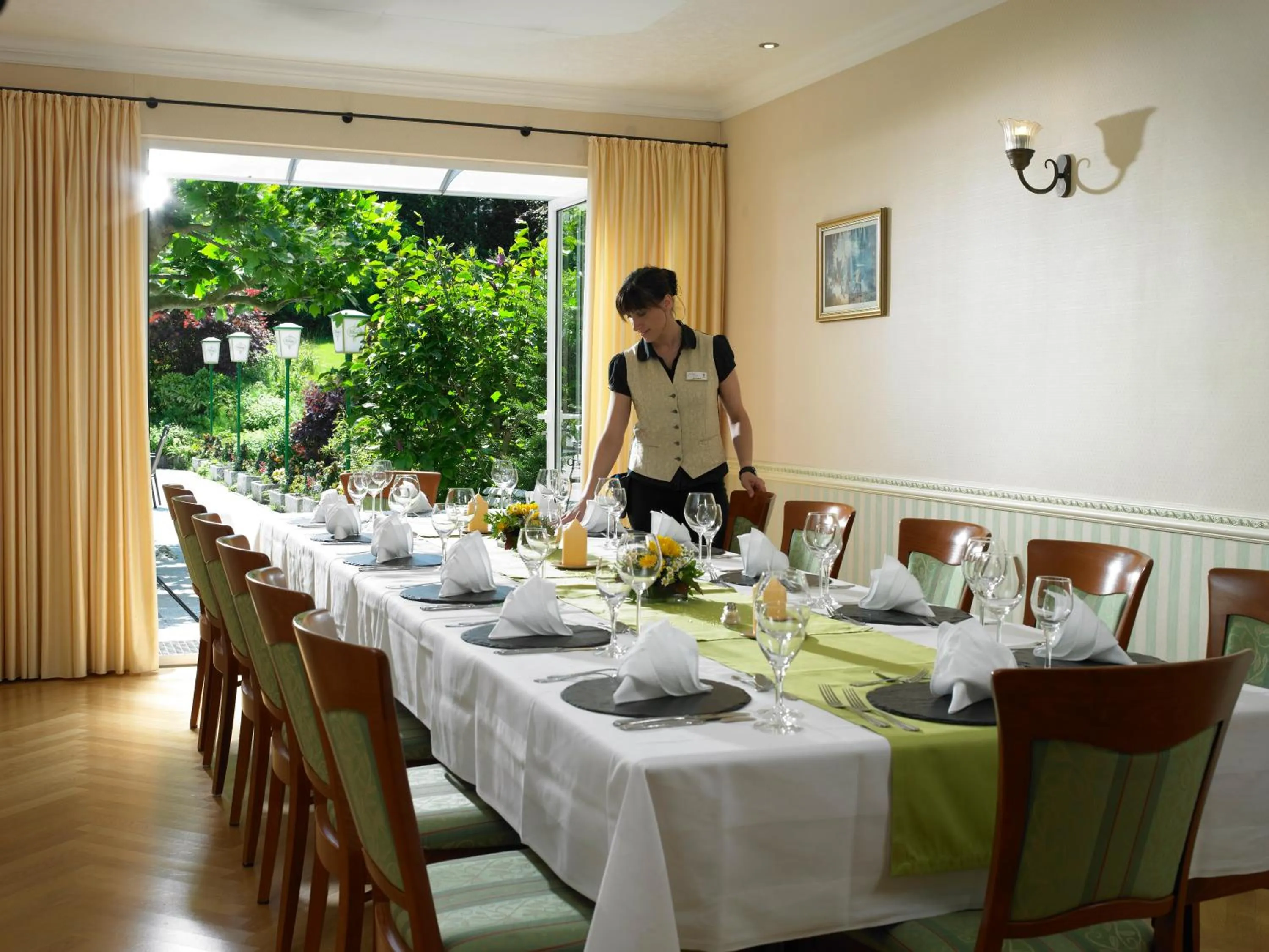 Restaurant/places to eat in Waldhotel Kurfürst