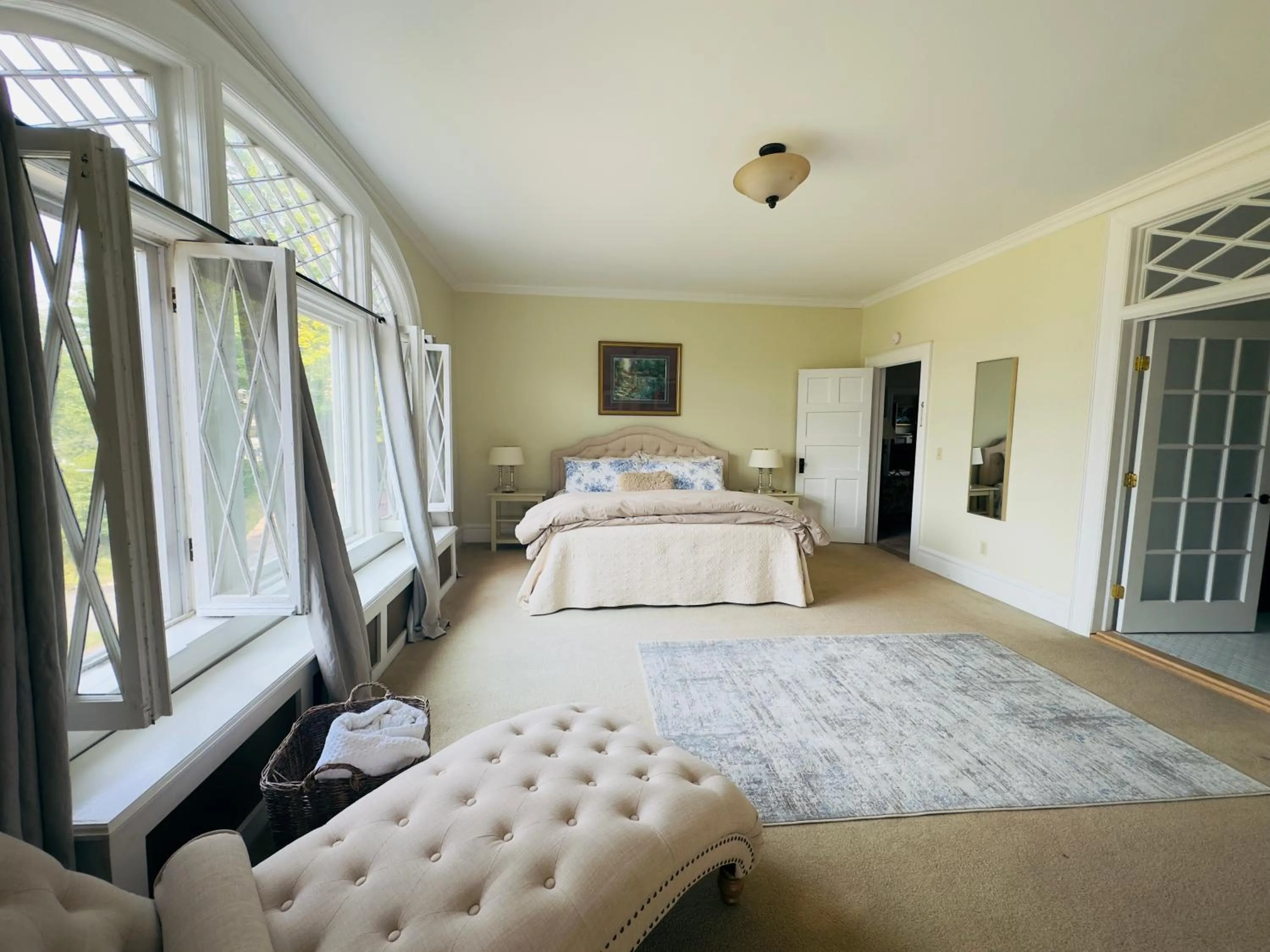 Bed in Franklin Manor Bed and Breakfast