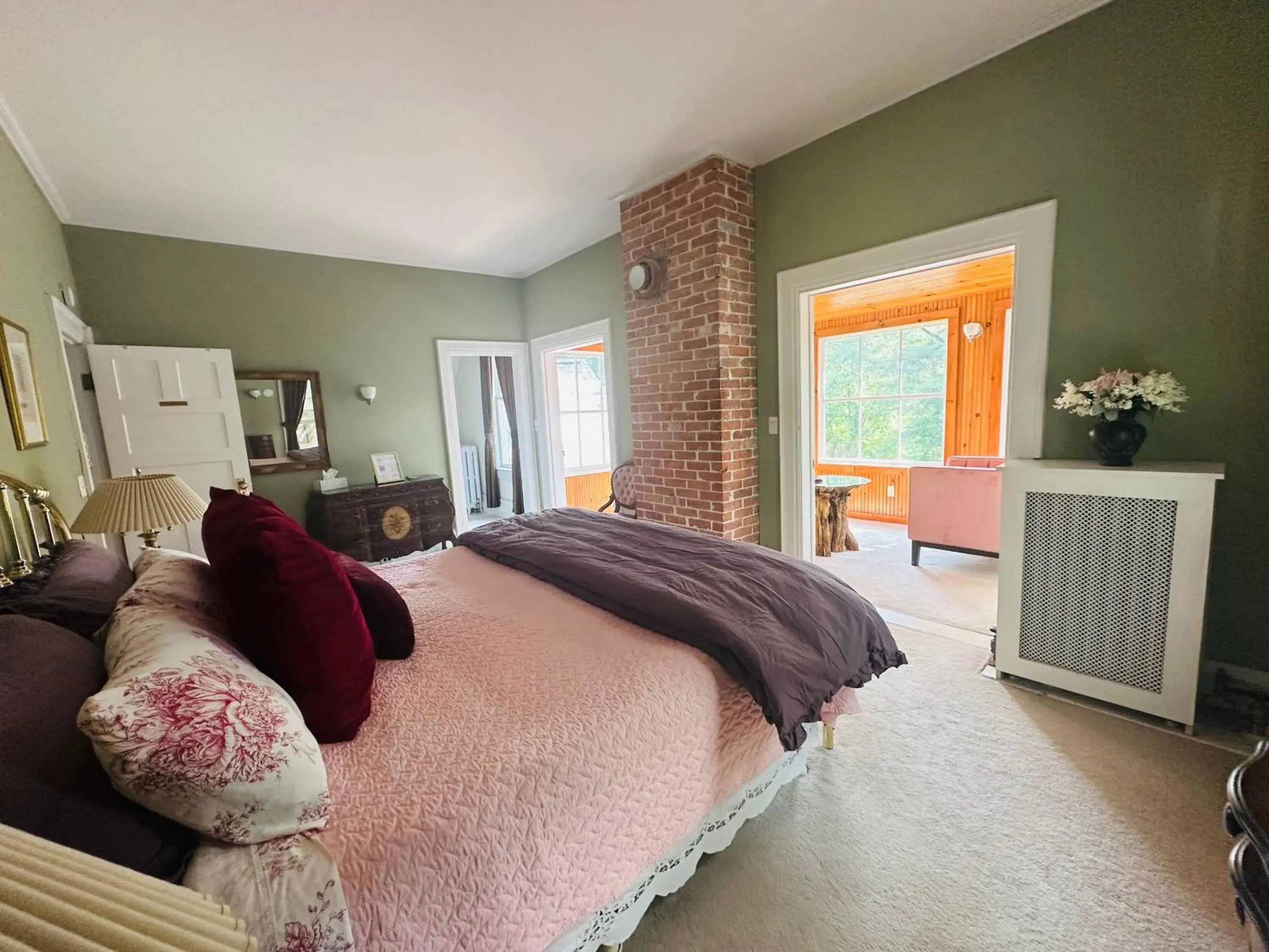 Deluxe King Suite in Franklin Manor Bed and Breakfast Deluxe King Suite in Franklin Manor Bed and Breakfast