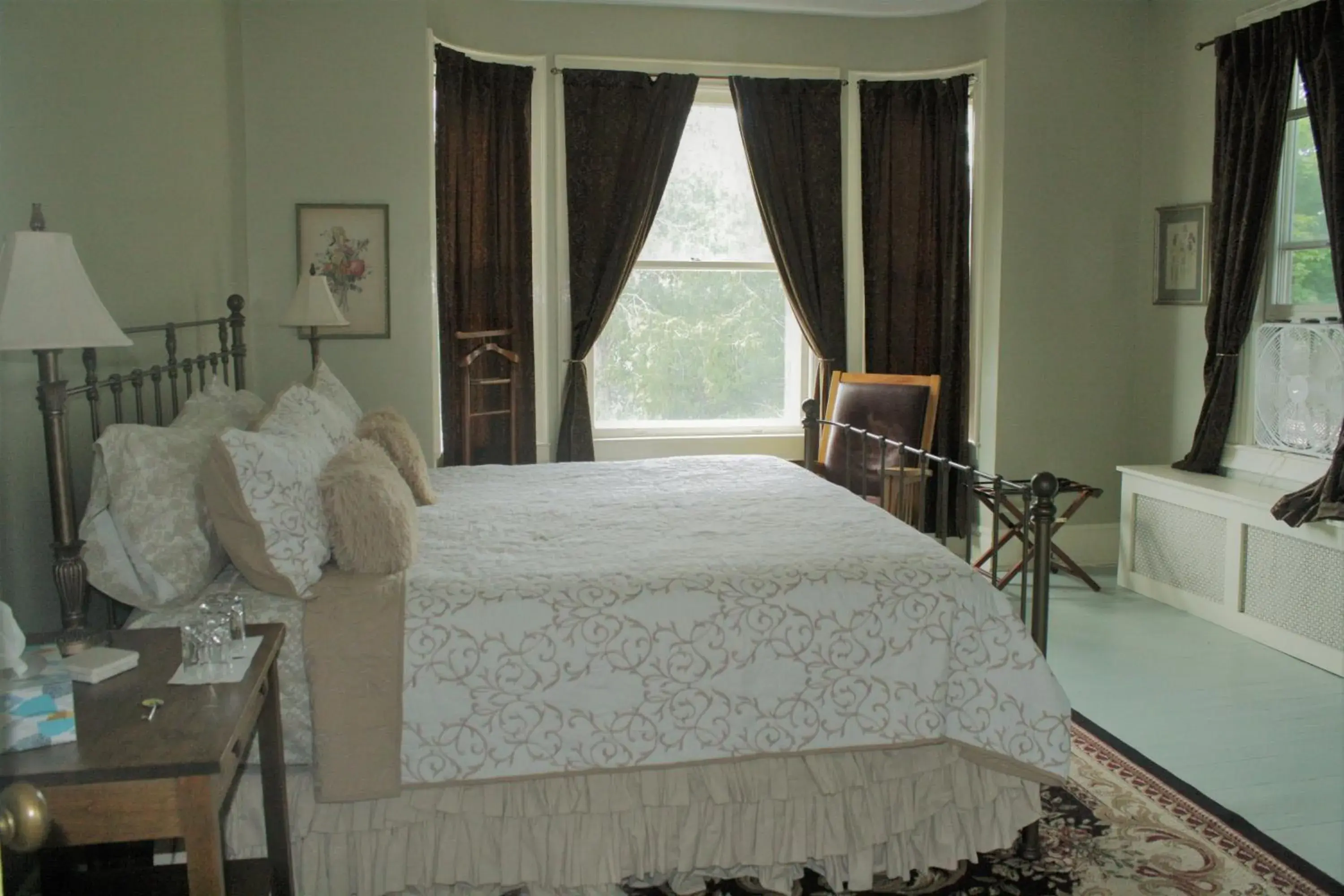 King Room in Franklin Manor Bed and Breakfast King Room in Franklin Manor Bed and Breakfast