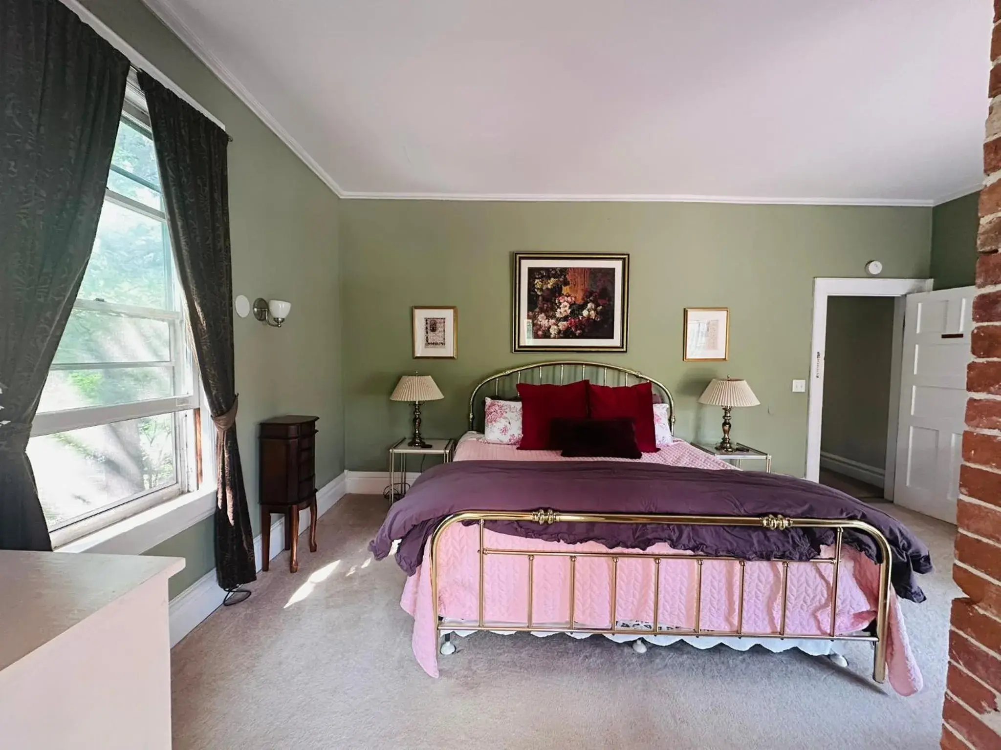 Deluxe King Suite in Franklin Manor Bed and Breakfast Deluxe King Suite in Franklin Manor Bed and Breakfast