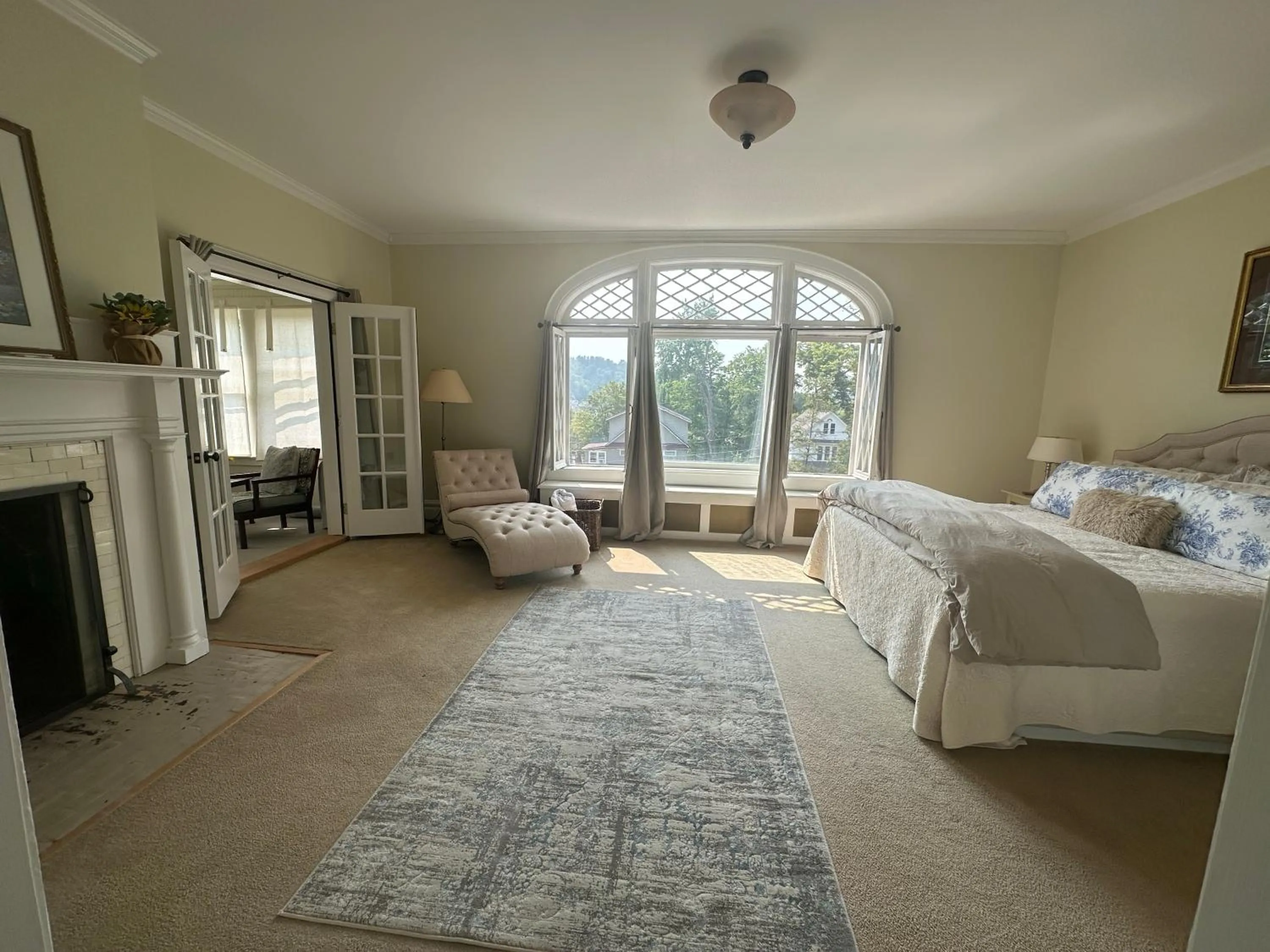 Bed in Franklin Manor Bed and Breakfast