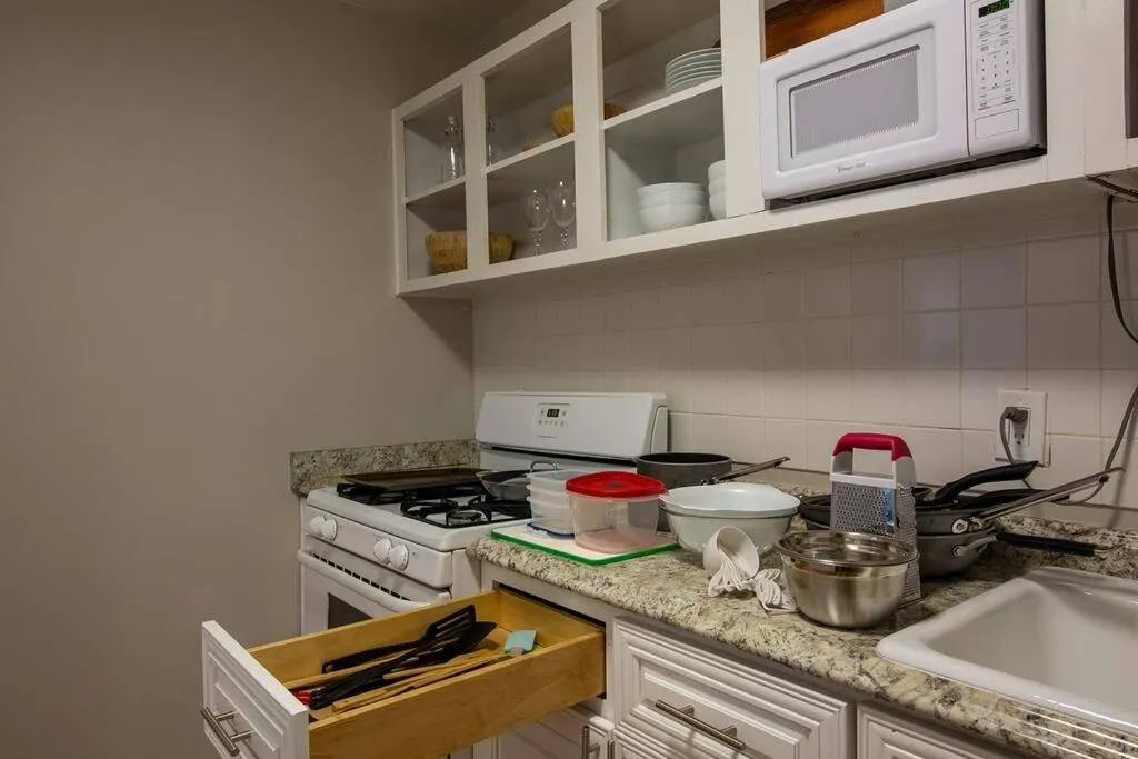 Kitchen or kitchenette in 1001 Walk to World Cup 2026, MBS, DT ATL, Parking