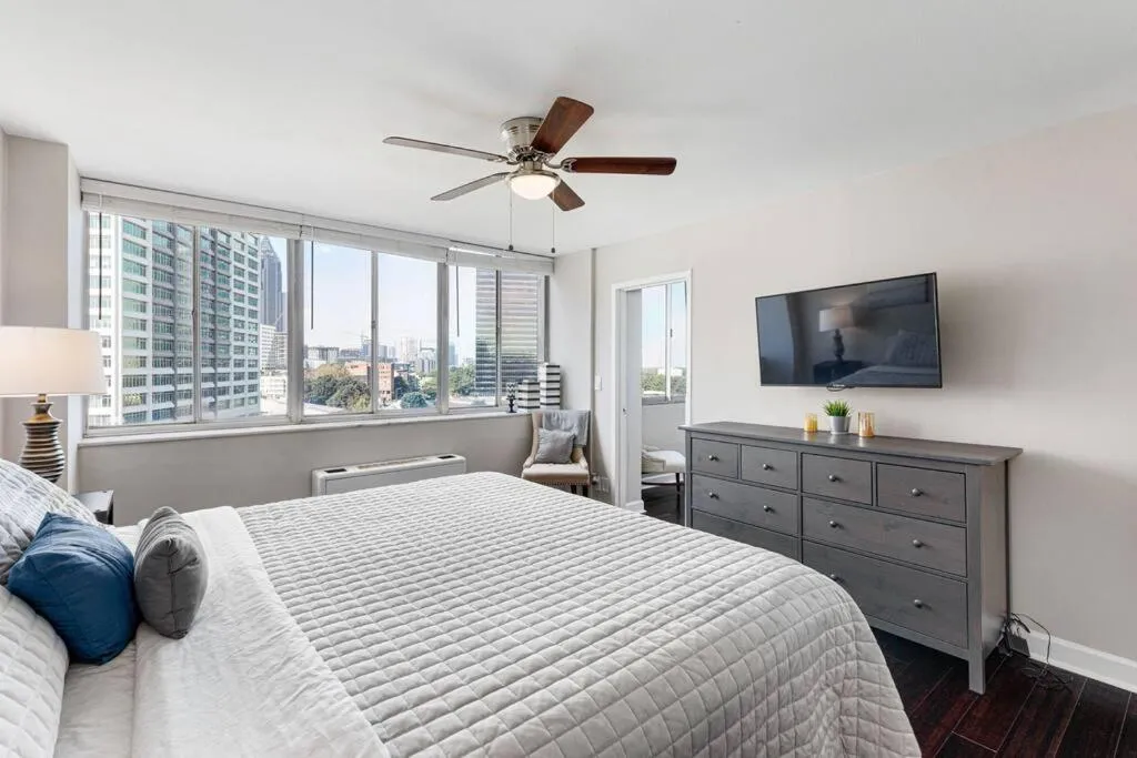 Bedroom, Bed in 1001 Walk to World Cup 2026, MBS, DT ATL, Parking