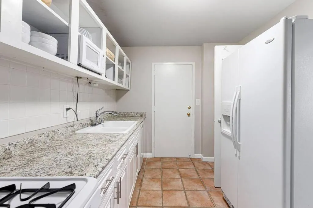 Kitchen or kitchenette in 1001 Walk to World Cup 2026, MBS, DT ATL, Parking